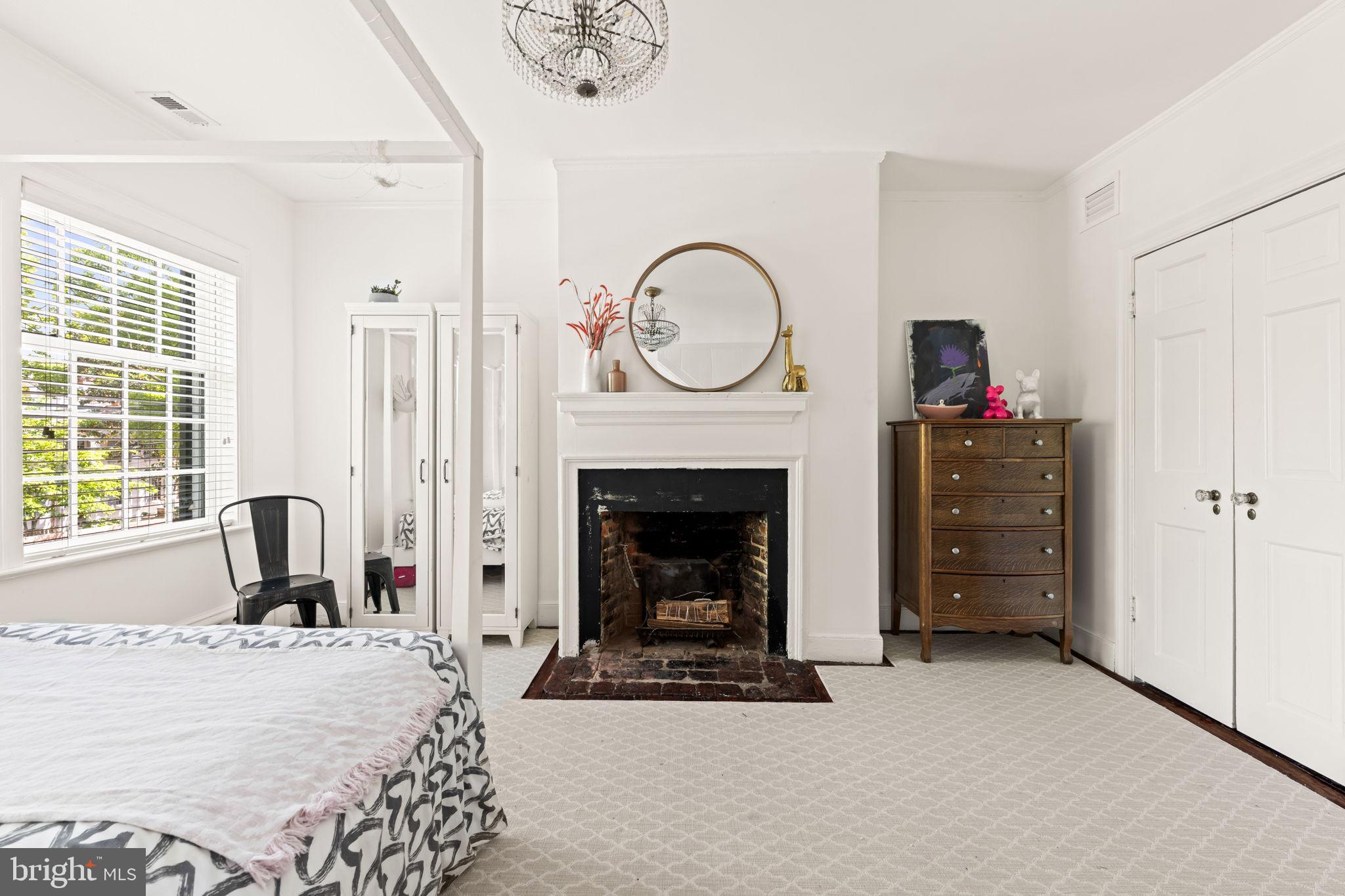 OLD TOWN ALEXANDRIA - Residential