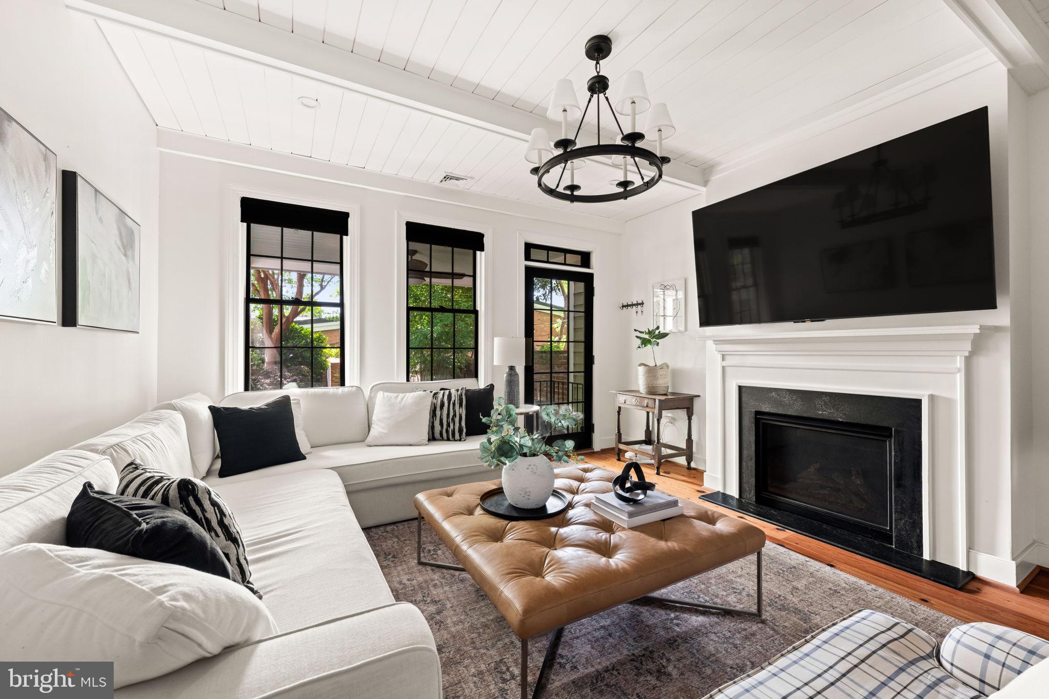 OLD TOWN ALEXANDRIA - Residential