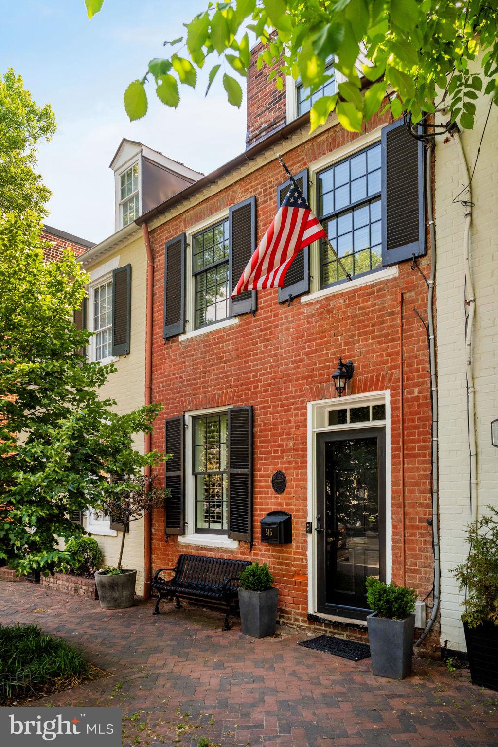 OLD TOWN ALEXANDRIA - Residential