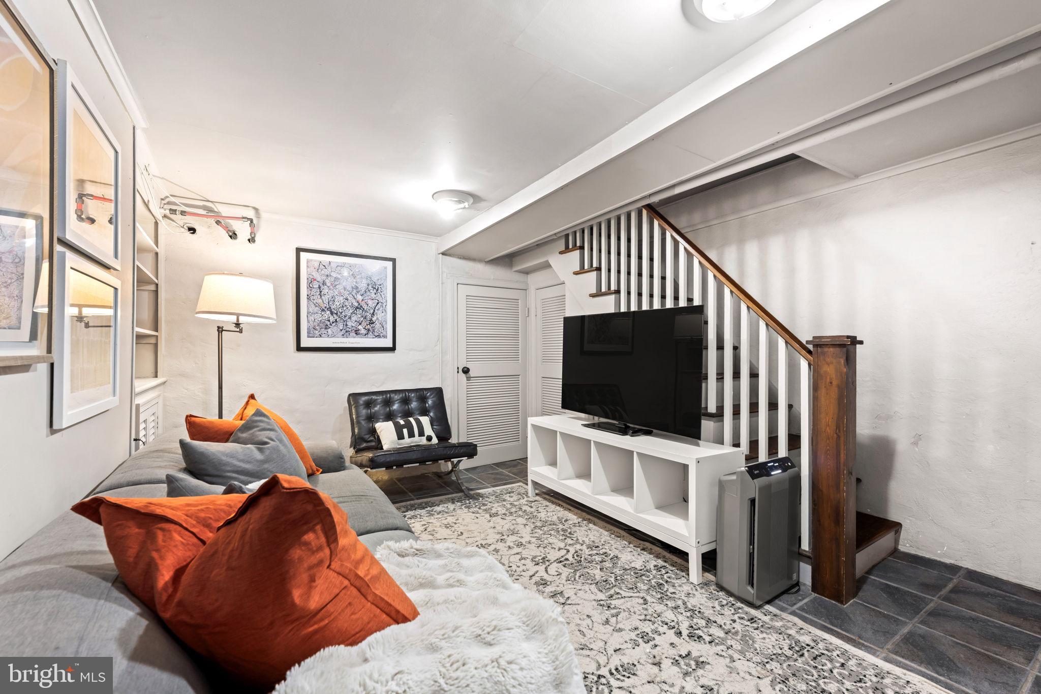 OLD TOWN ALEXANDRIA - Residential