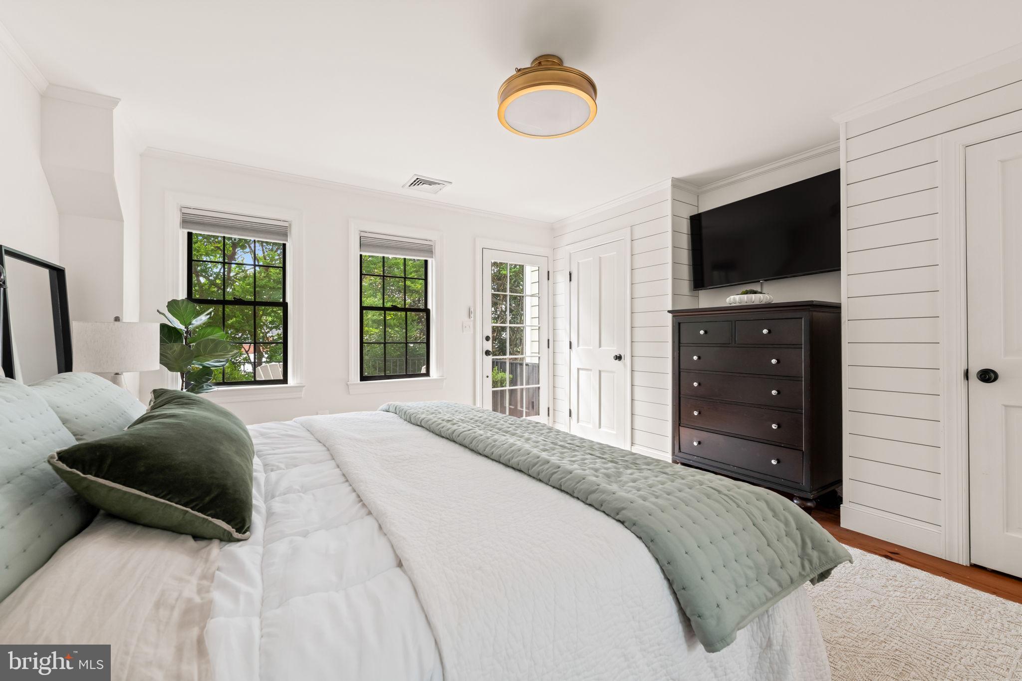 OLD TOWN ALEXANDRIA - Residential