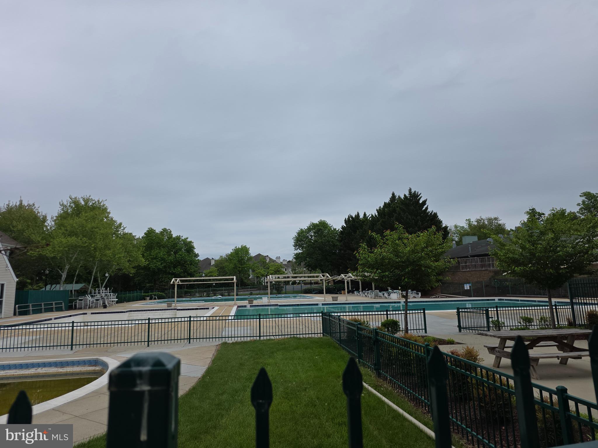 RUSSETT - Residential