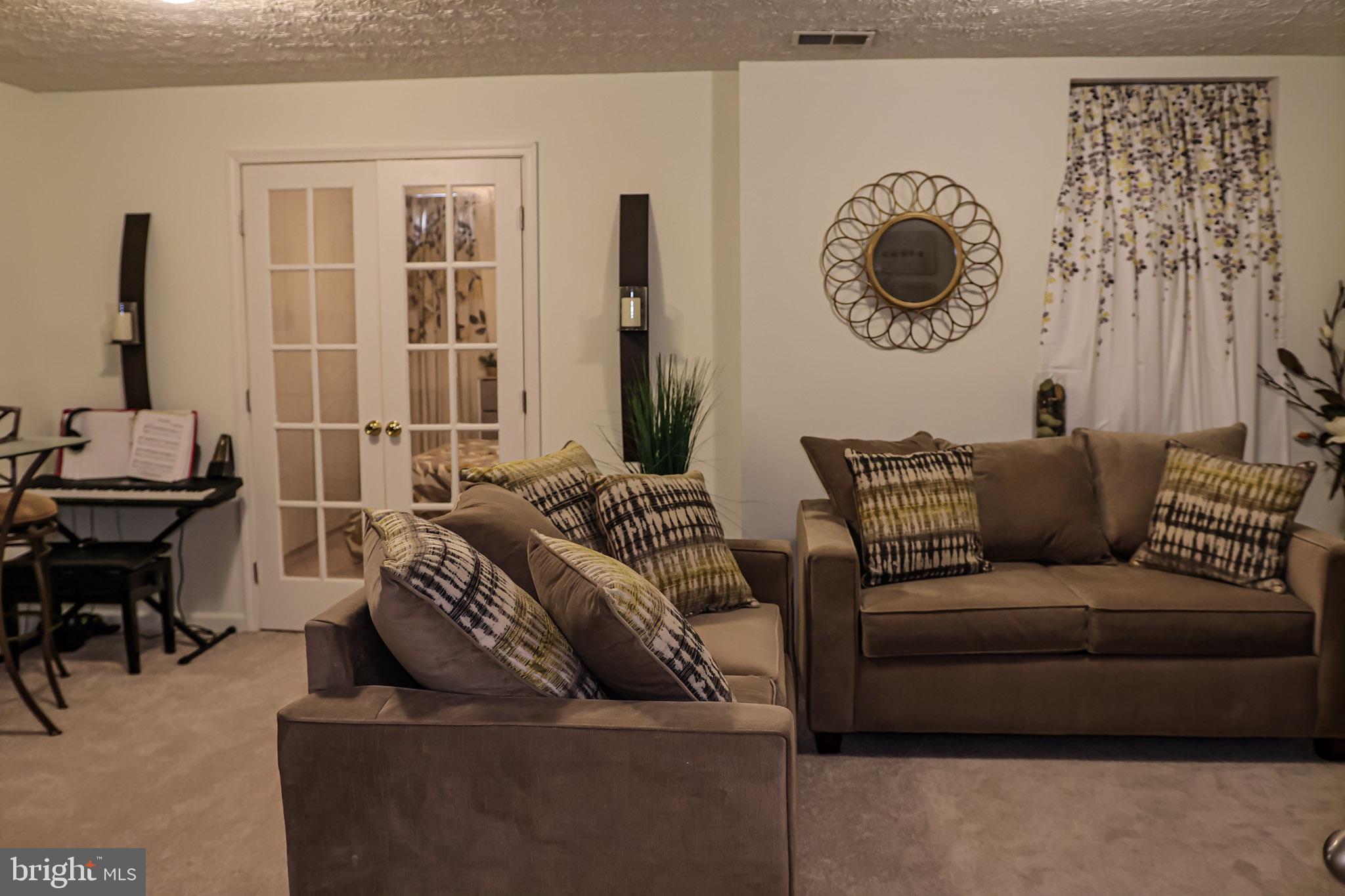 RUSSETT - Residential