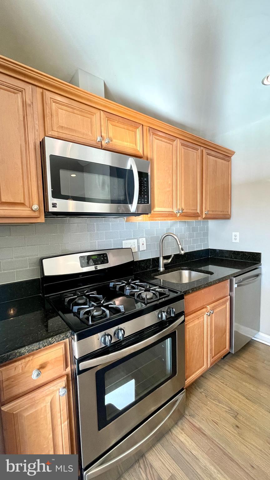 FALLS CHURCH GARDENS - Residential