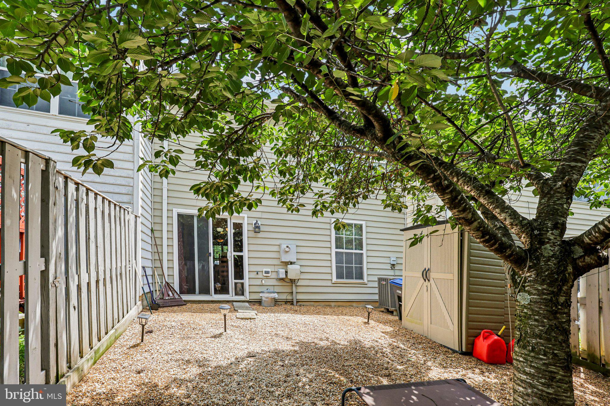 ROUND HILL - Residential