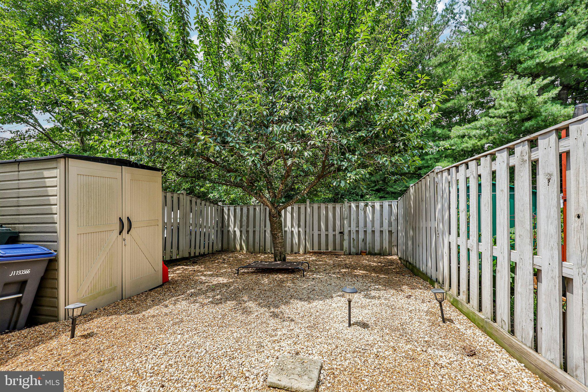 ROUND HILL - Residential