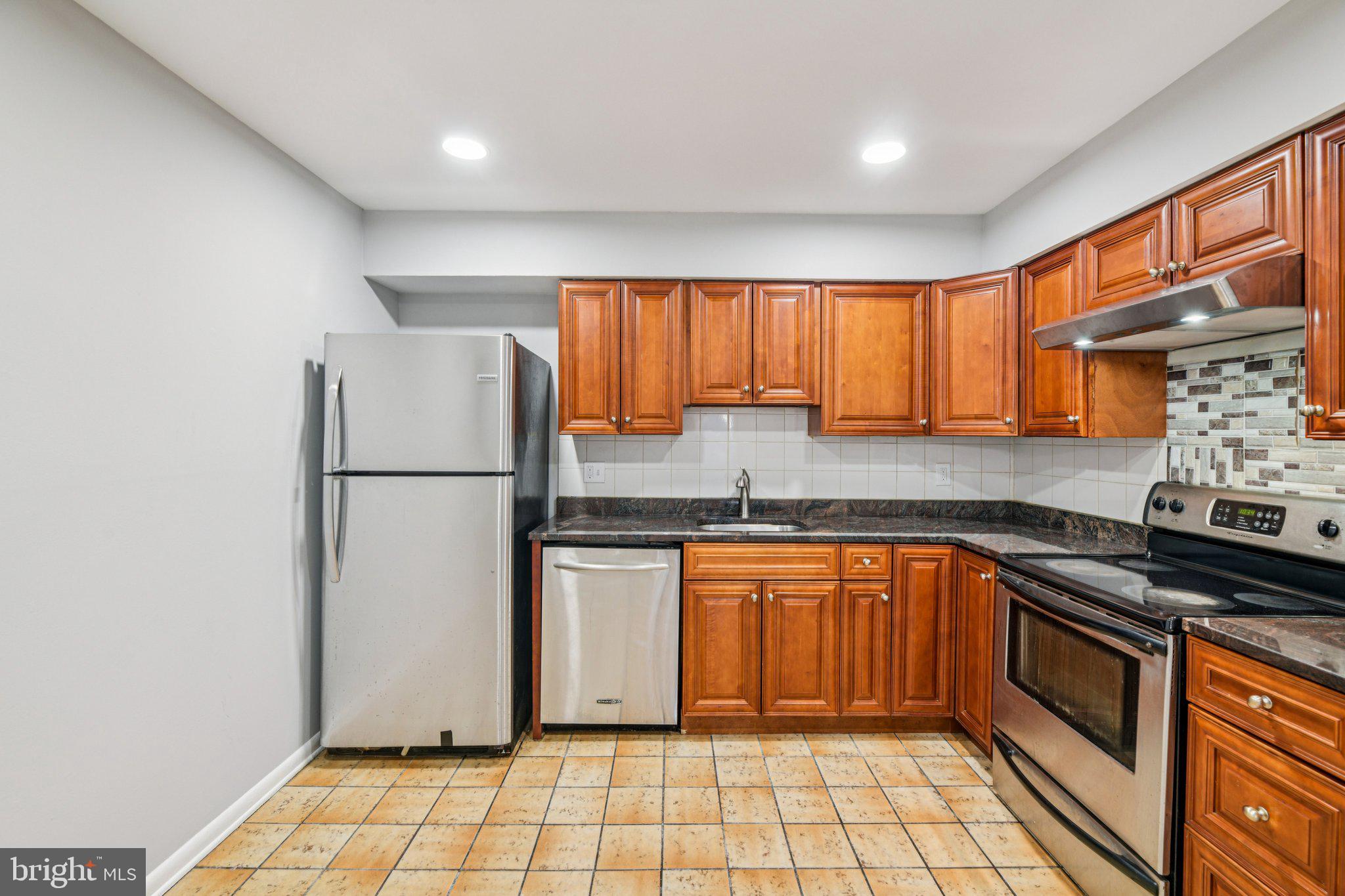 GLEN ORA-PLAT TWO> - Residential