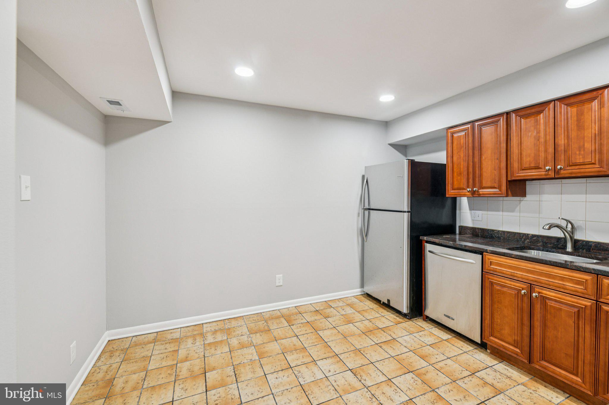 GLEN ORA-PLAT TWO> - Residential