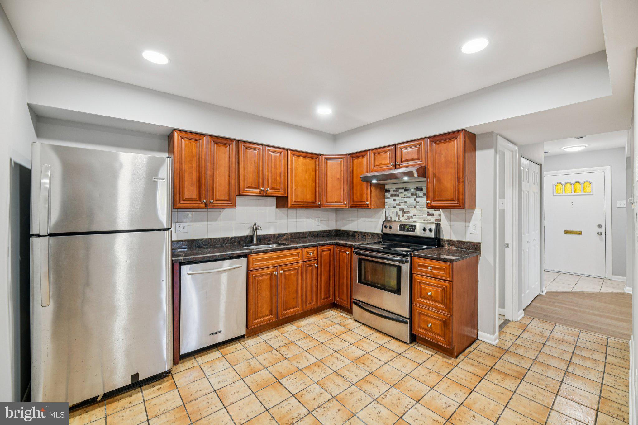 GLEN ORA-PLAT TWO> - Residential