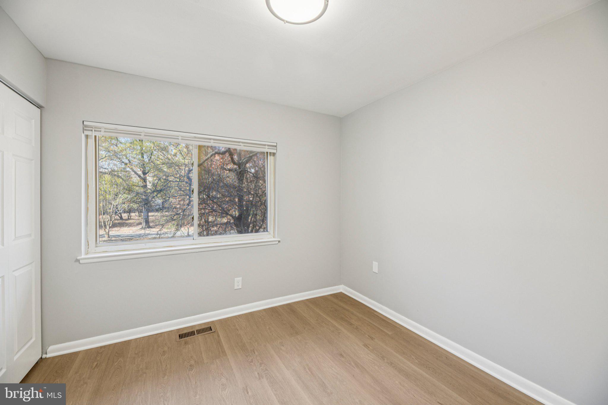 GLEN ORA-PLAT TWO> - Residential