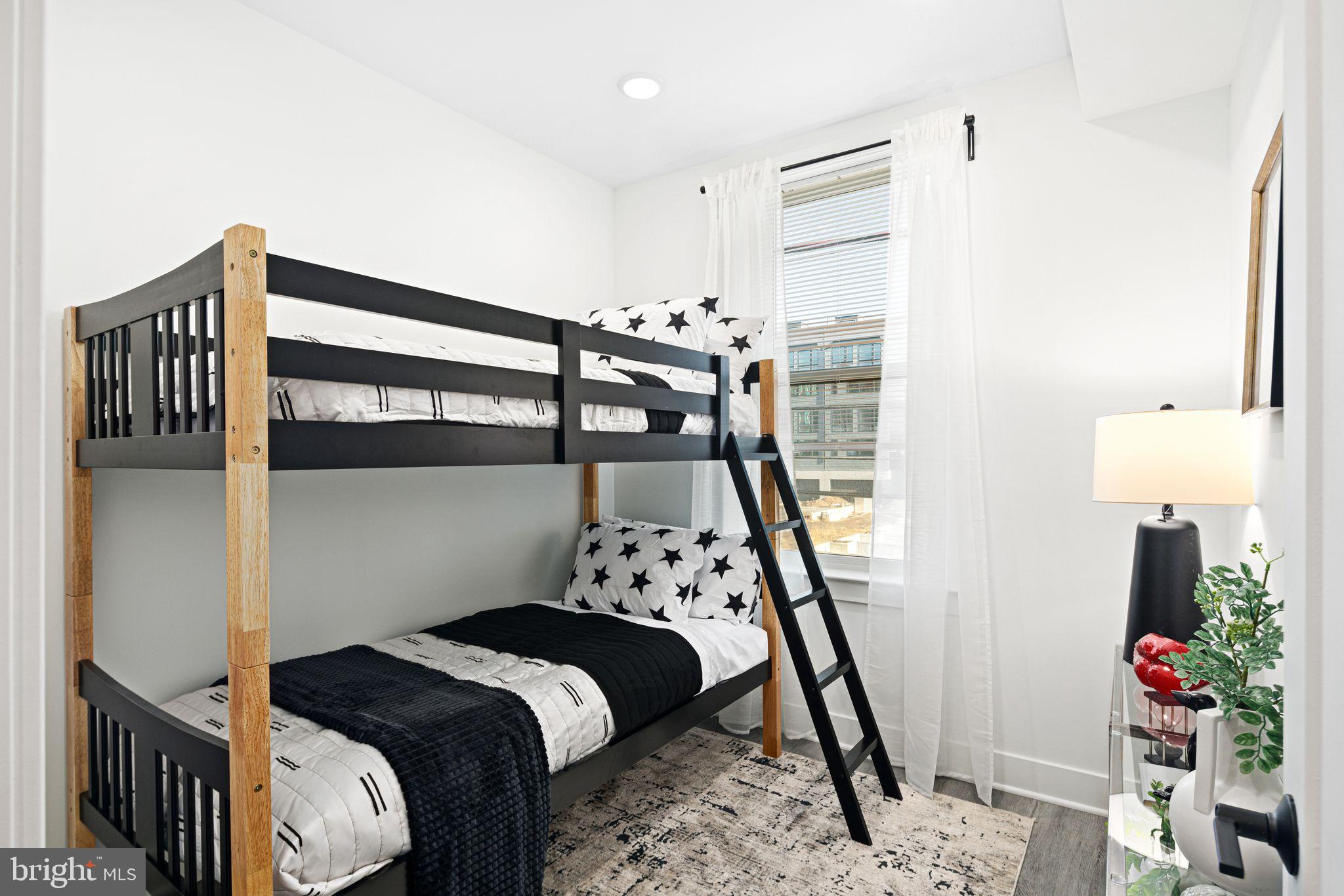 PORT RICHMOND - Residential Lease