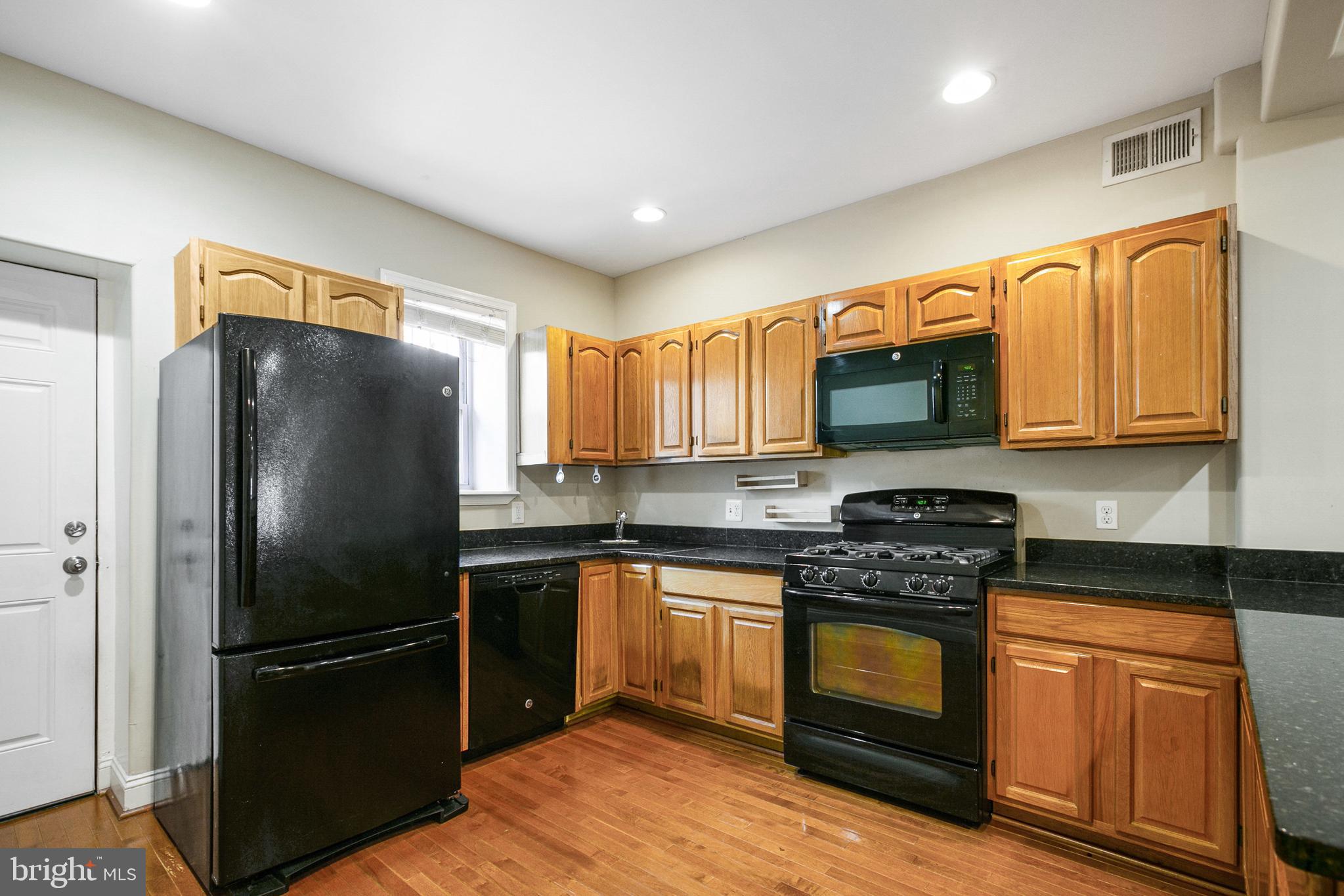 HIGHLANDTOWN - Residential Lease