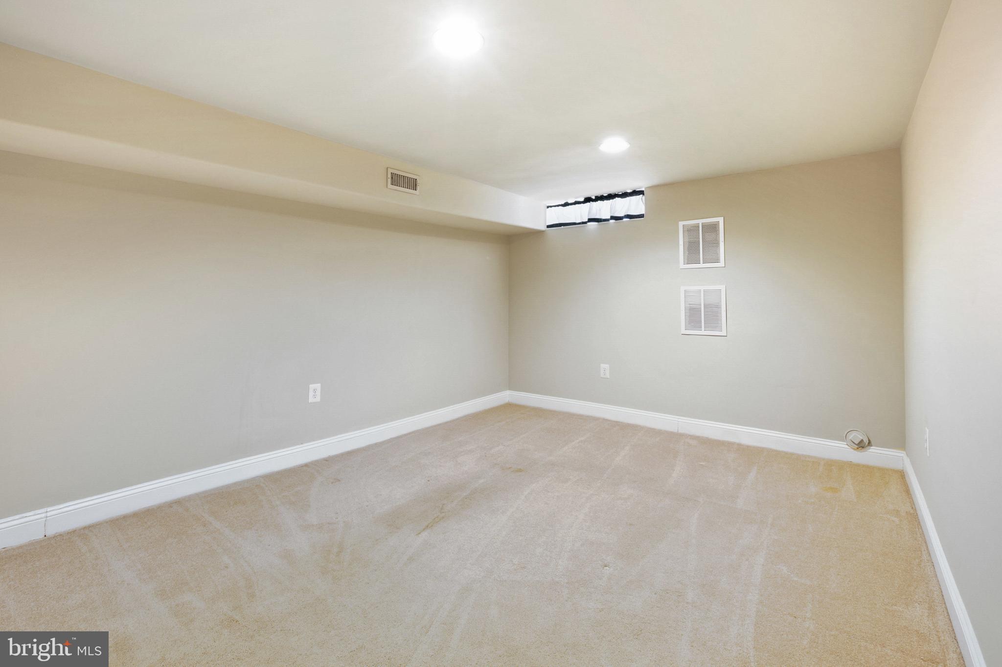 HIGHLANDTOWN - Residential Lease