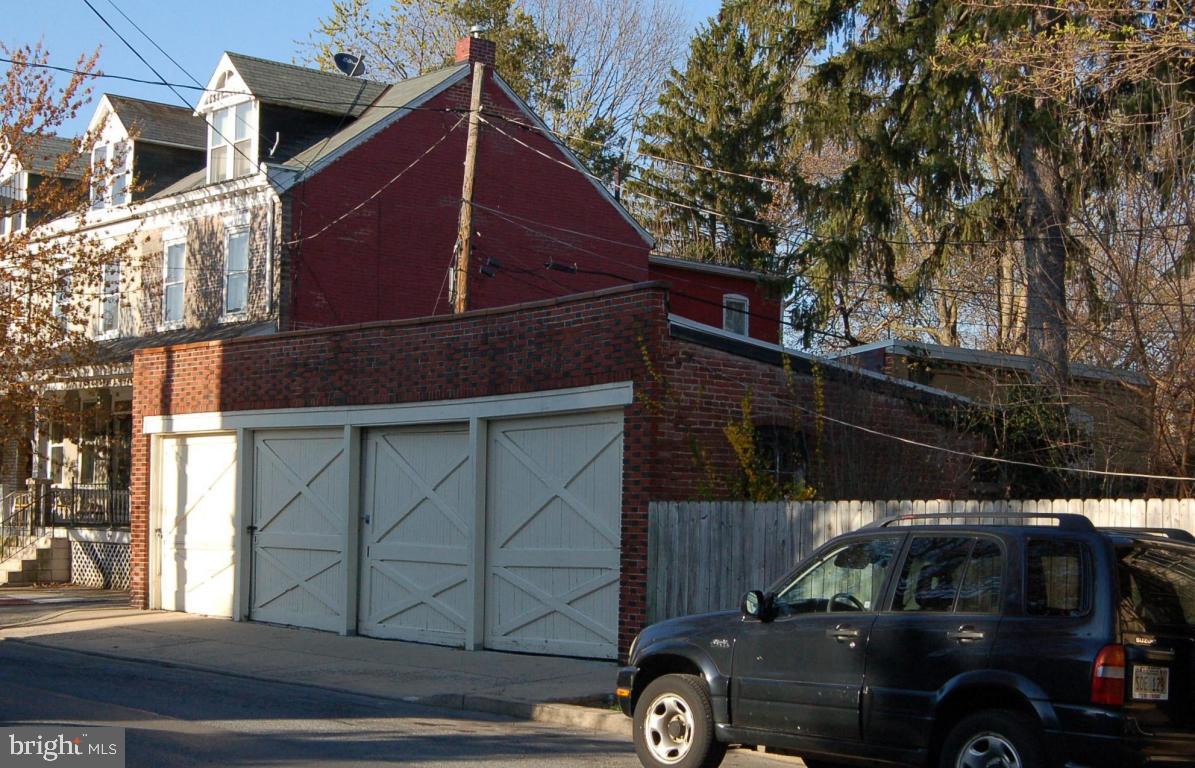CHESTNUT HILL - Residential Income