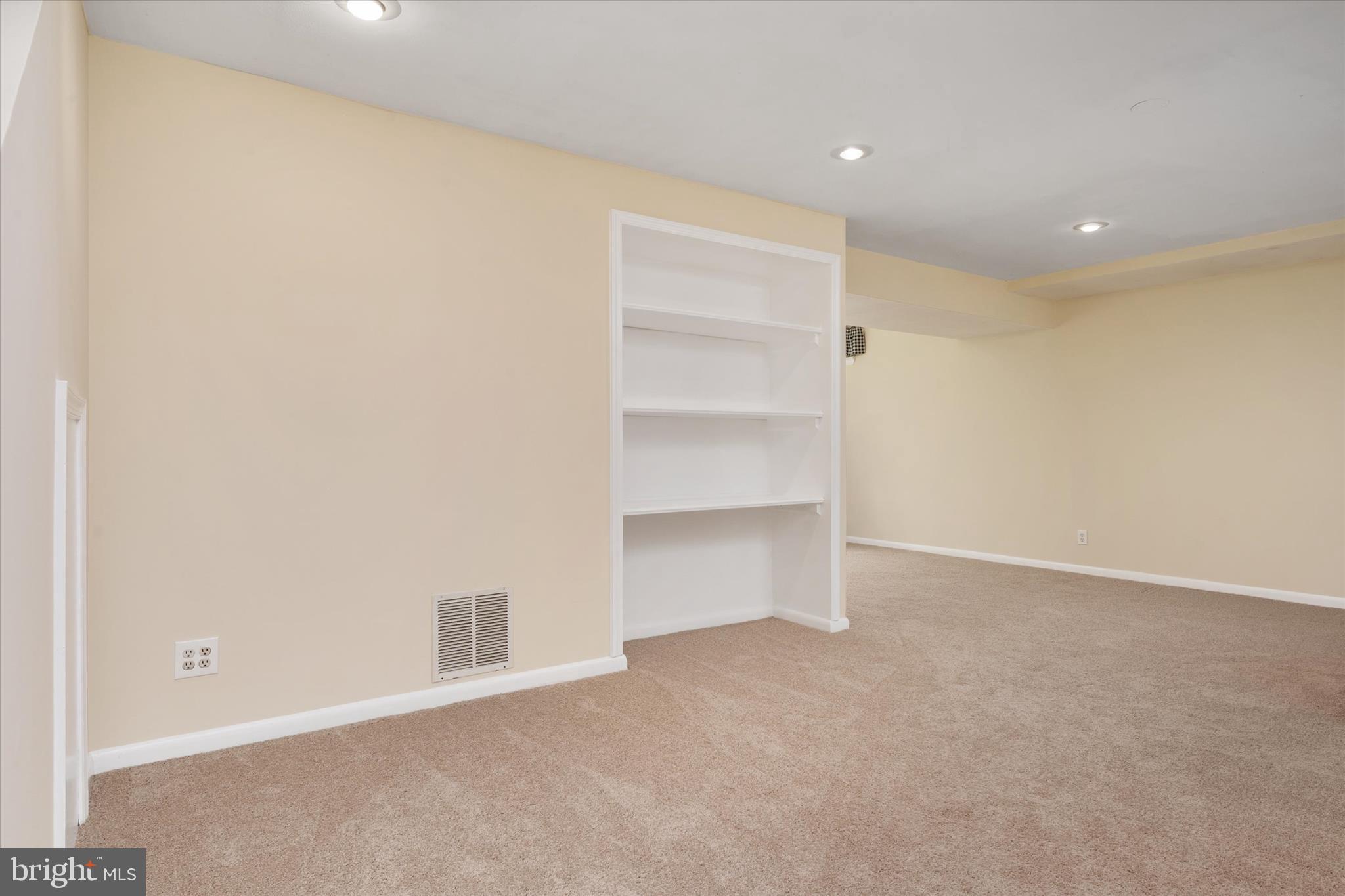 HALLOWELL - Residential
