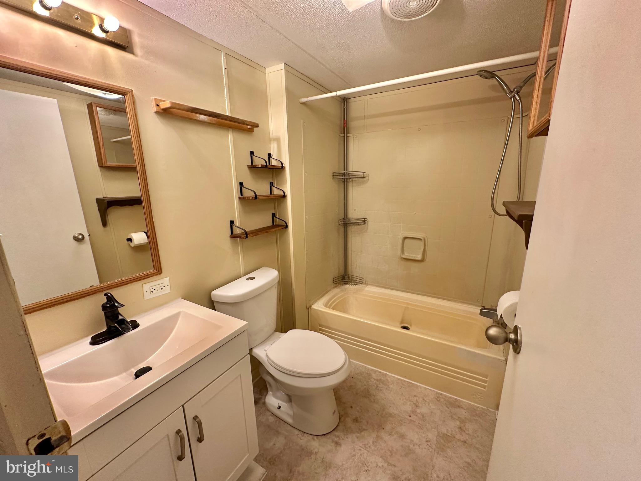 HOLTWOOD MHP - Residential