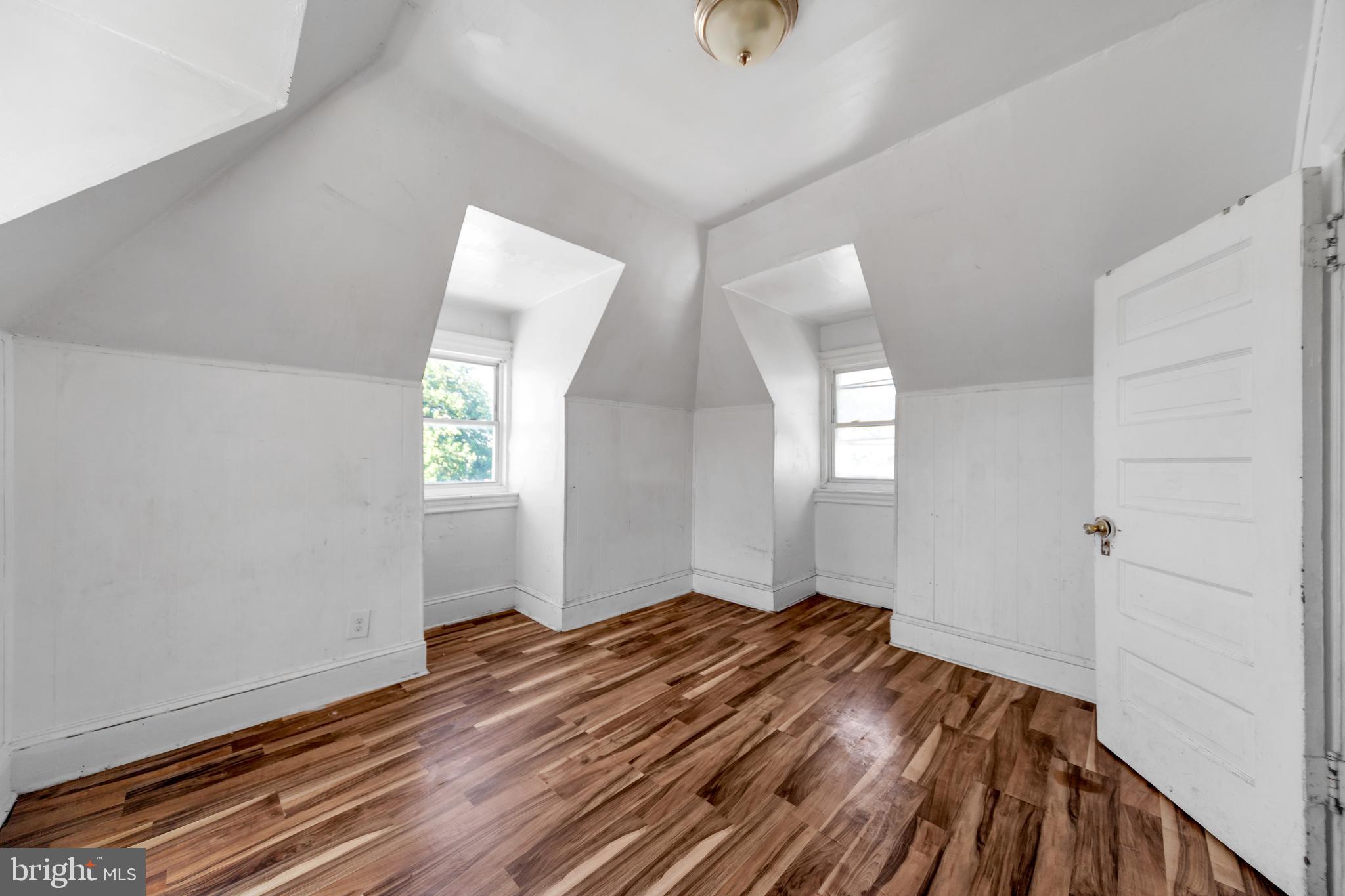 FRANKFORD - Commercial Sale