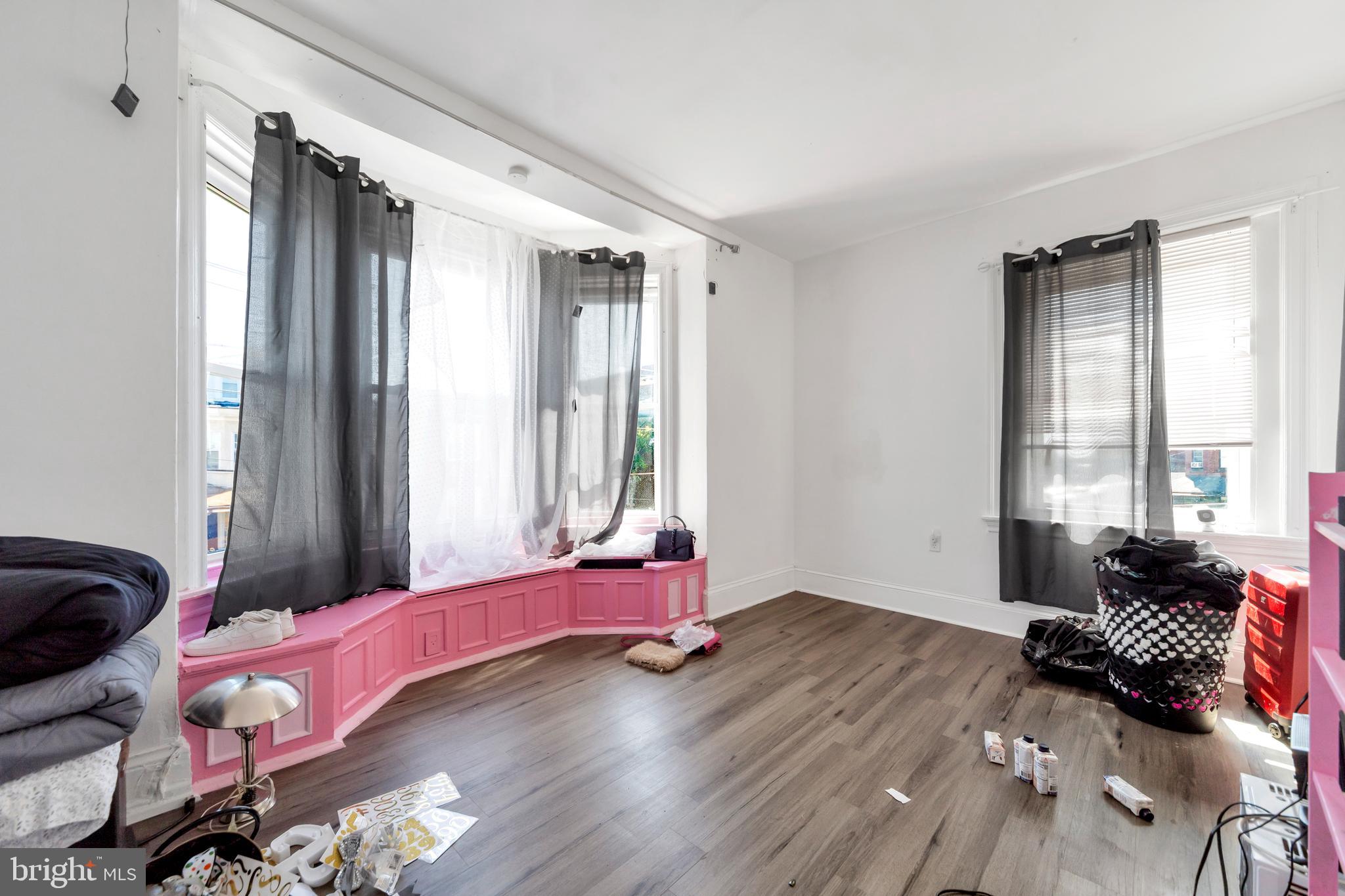 FRANKFORD - Commercial Sale