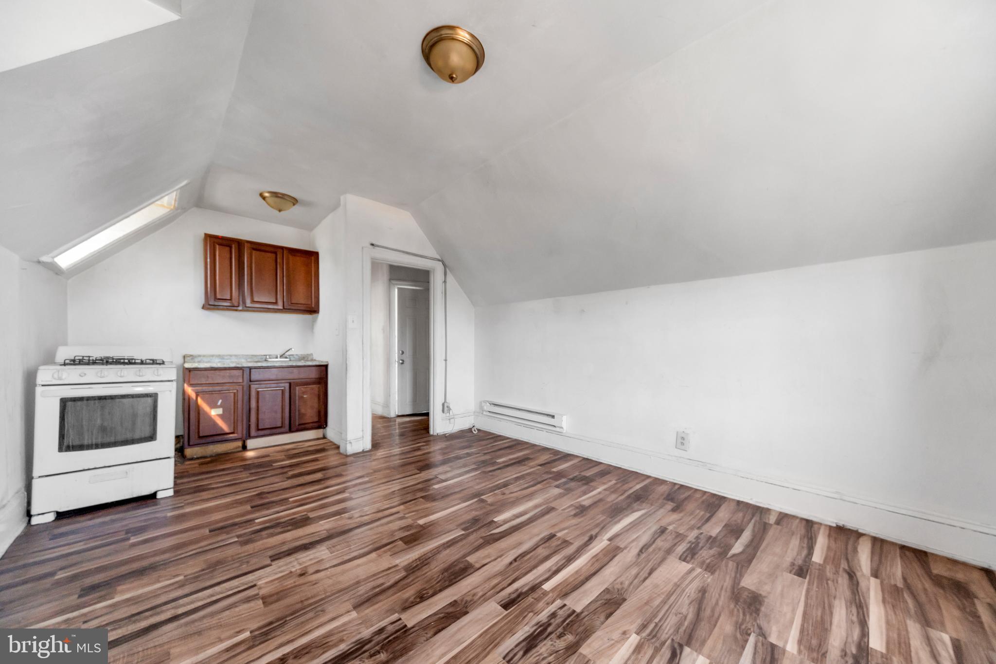 FRANKFORD - Commercial Sale