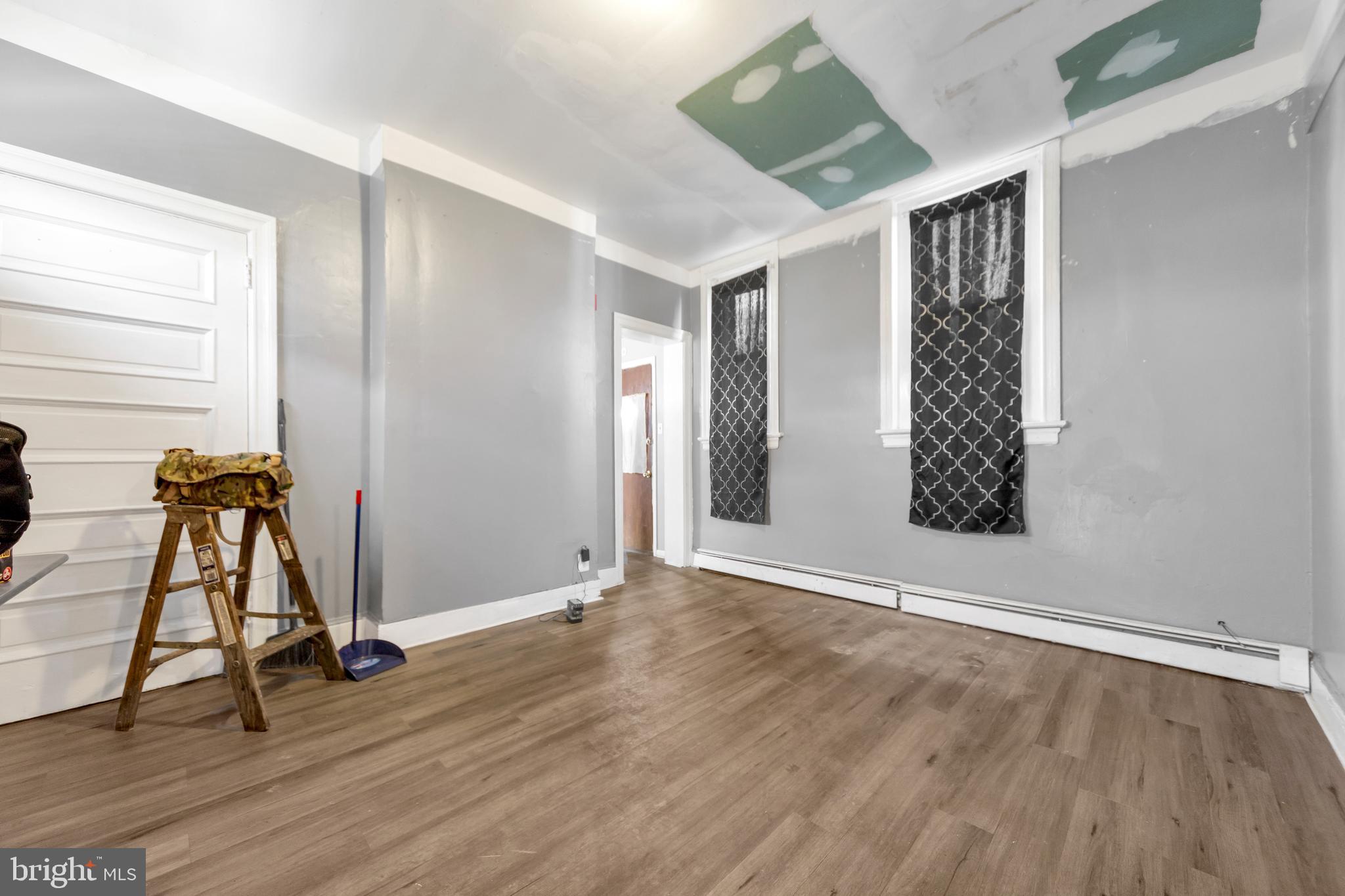 FRANKFORD - Commercial Sale