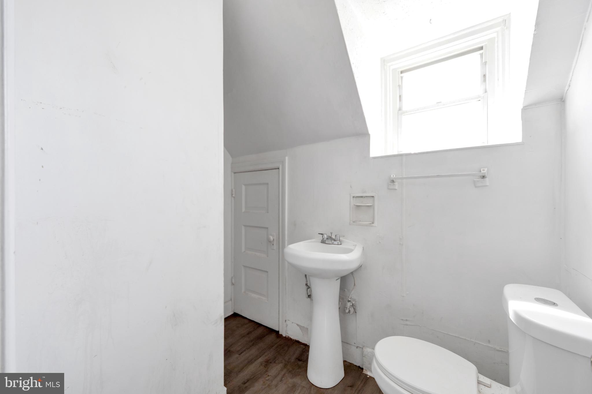FRANKFORD - Commercial Sale