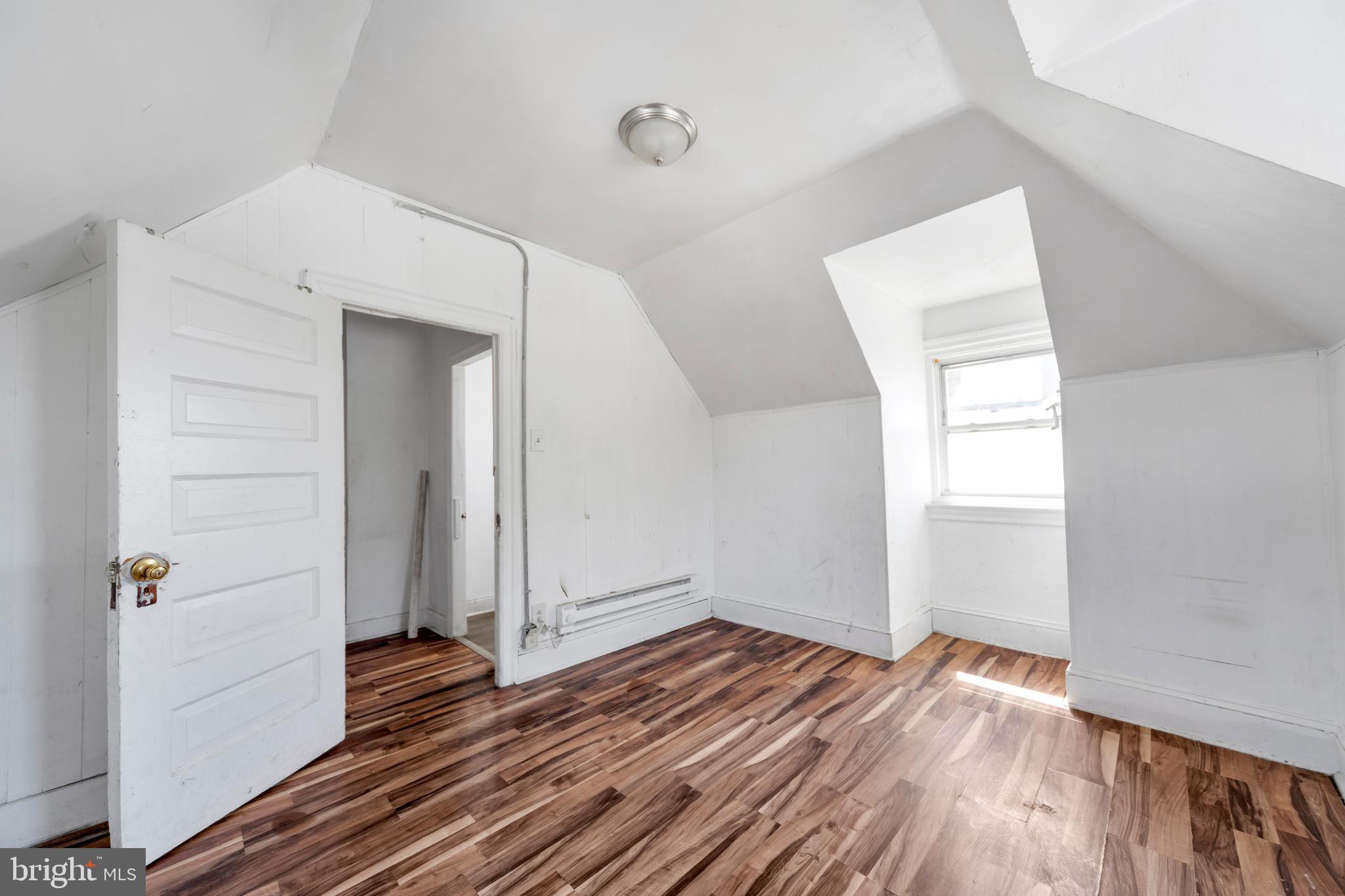 FRANKFORD - Commercial Sale