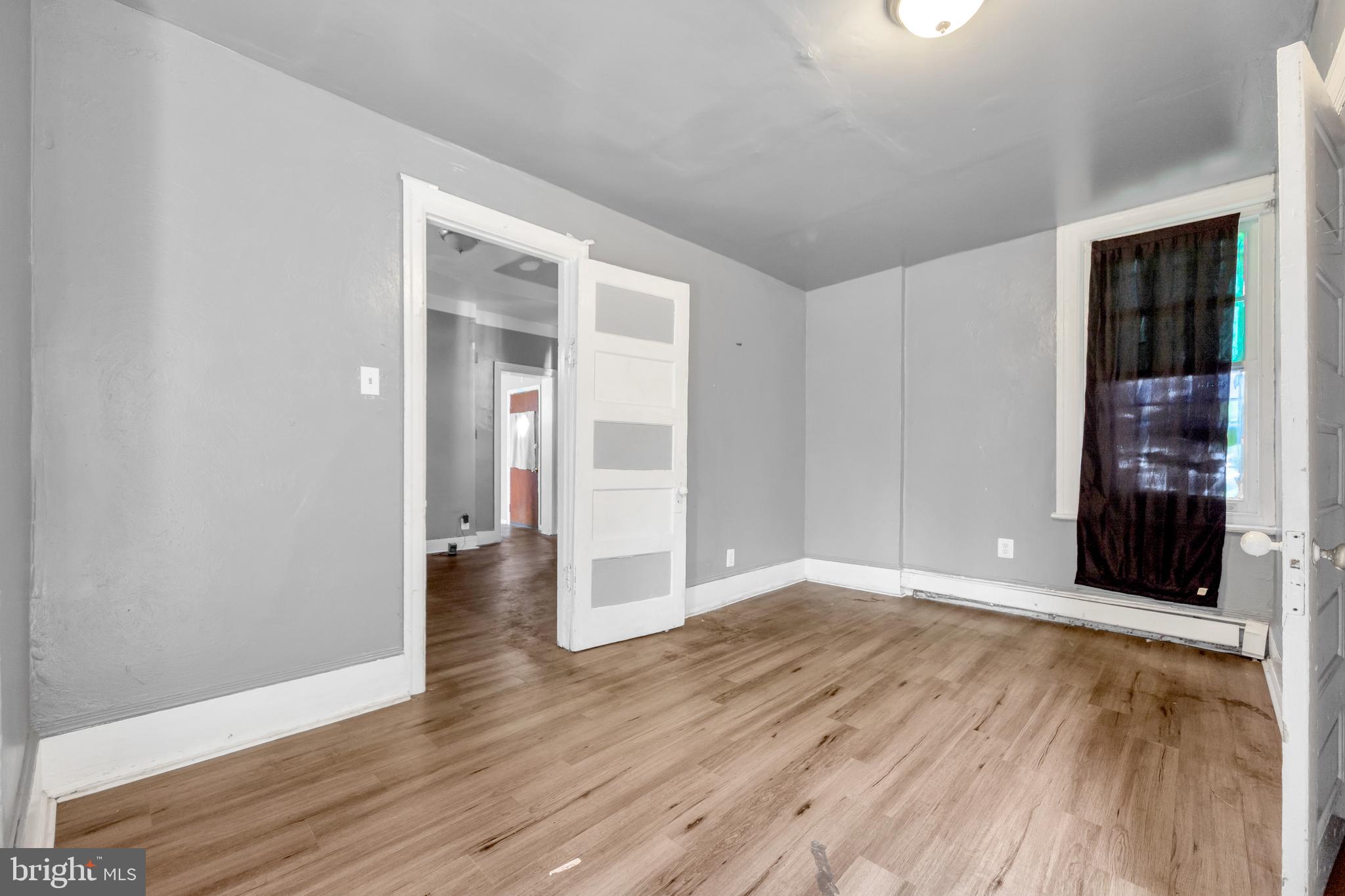 FRANKFORD - Commercial Sale