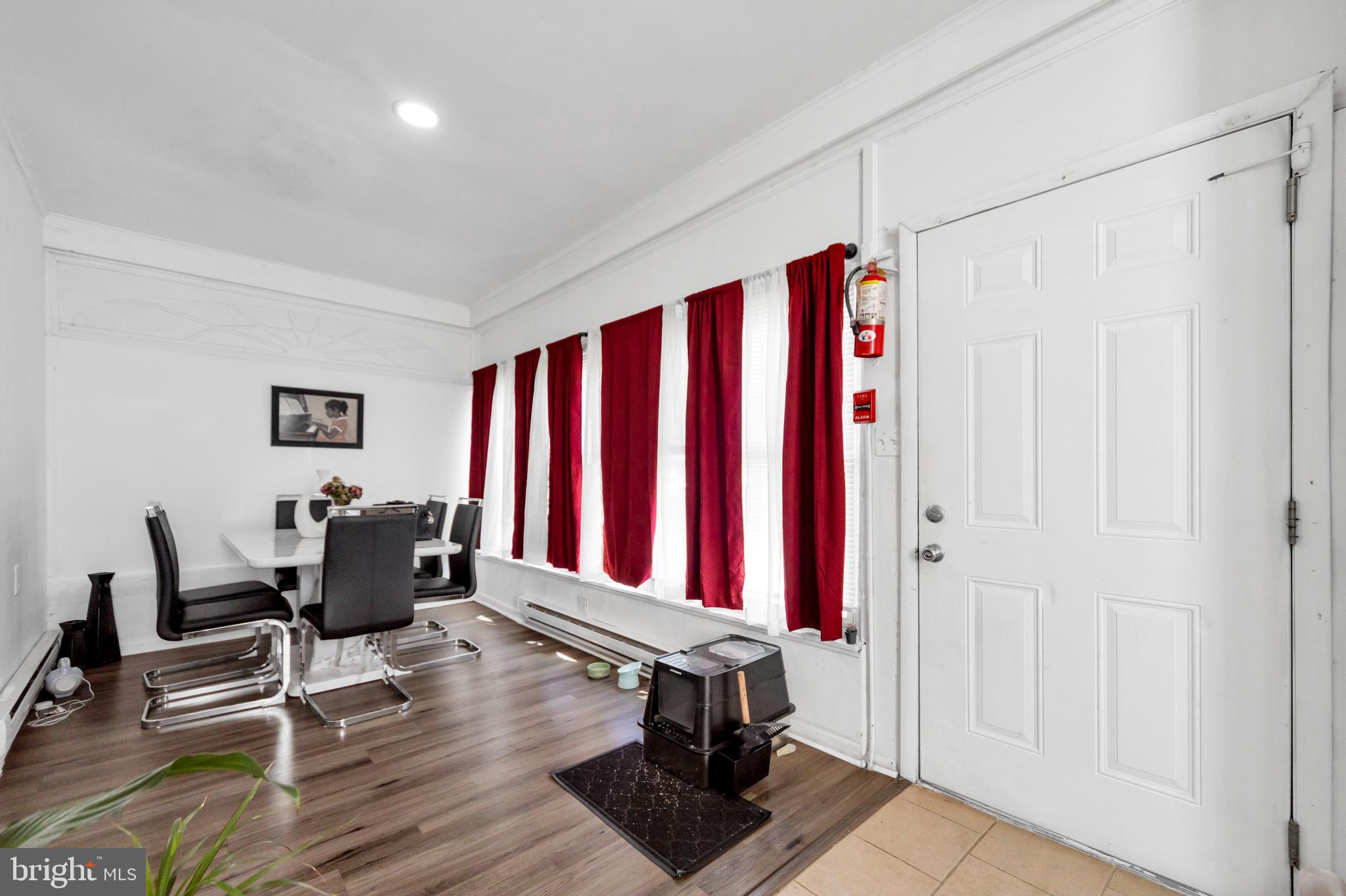 FRANKFORD - Commercial Sale