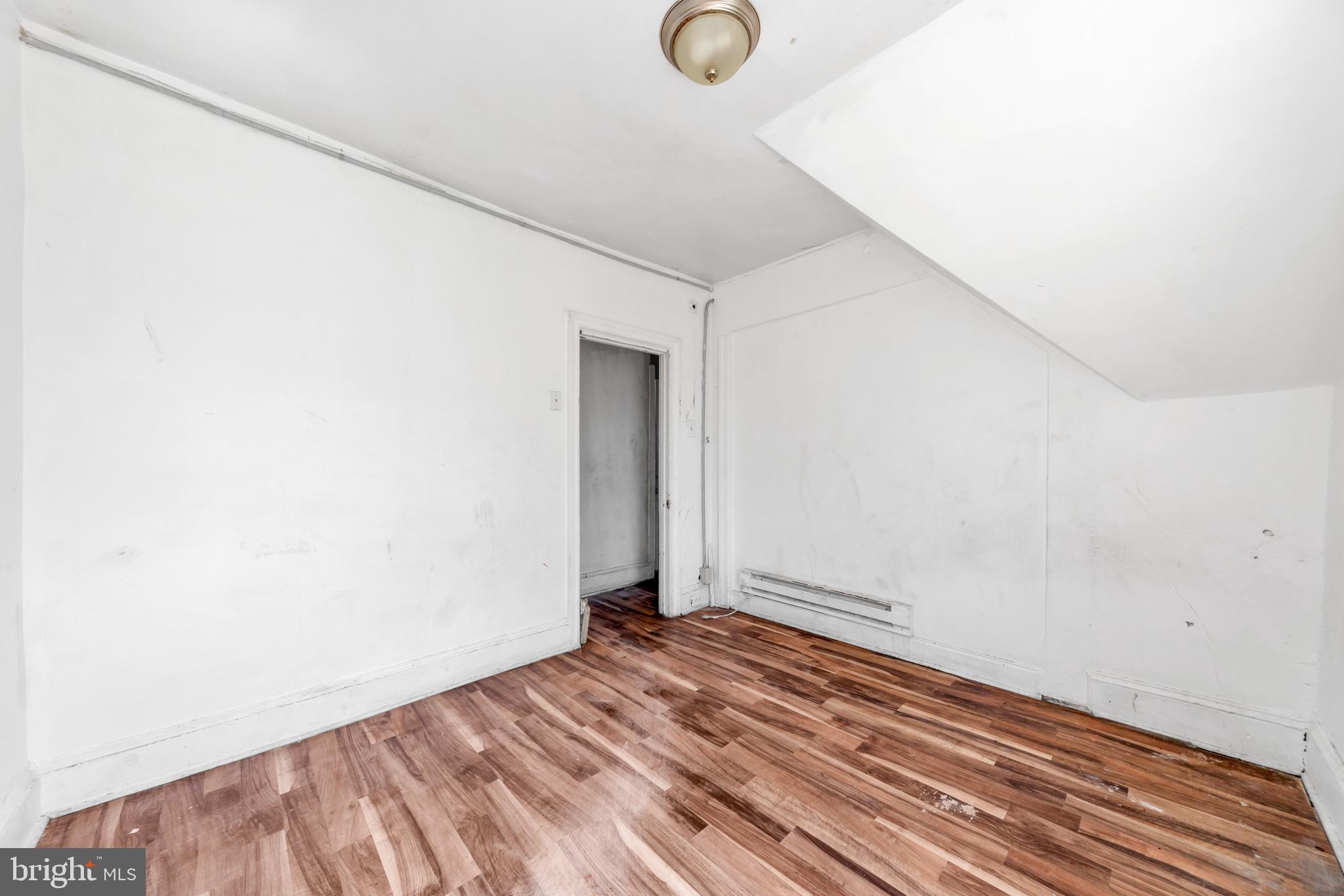 FRANKFORD - Commercial Sale