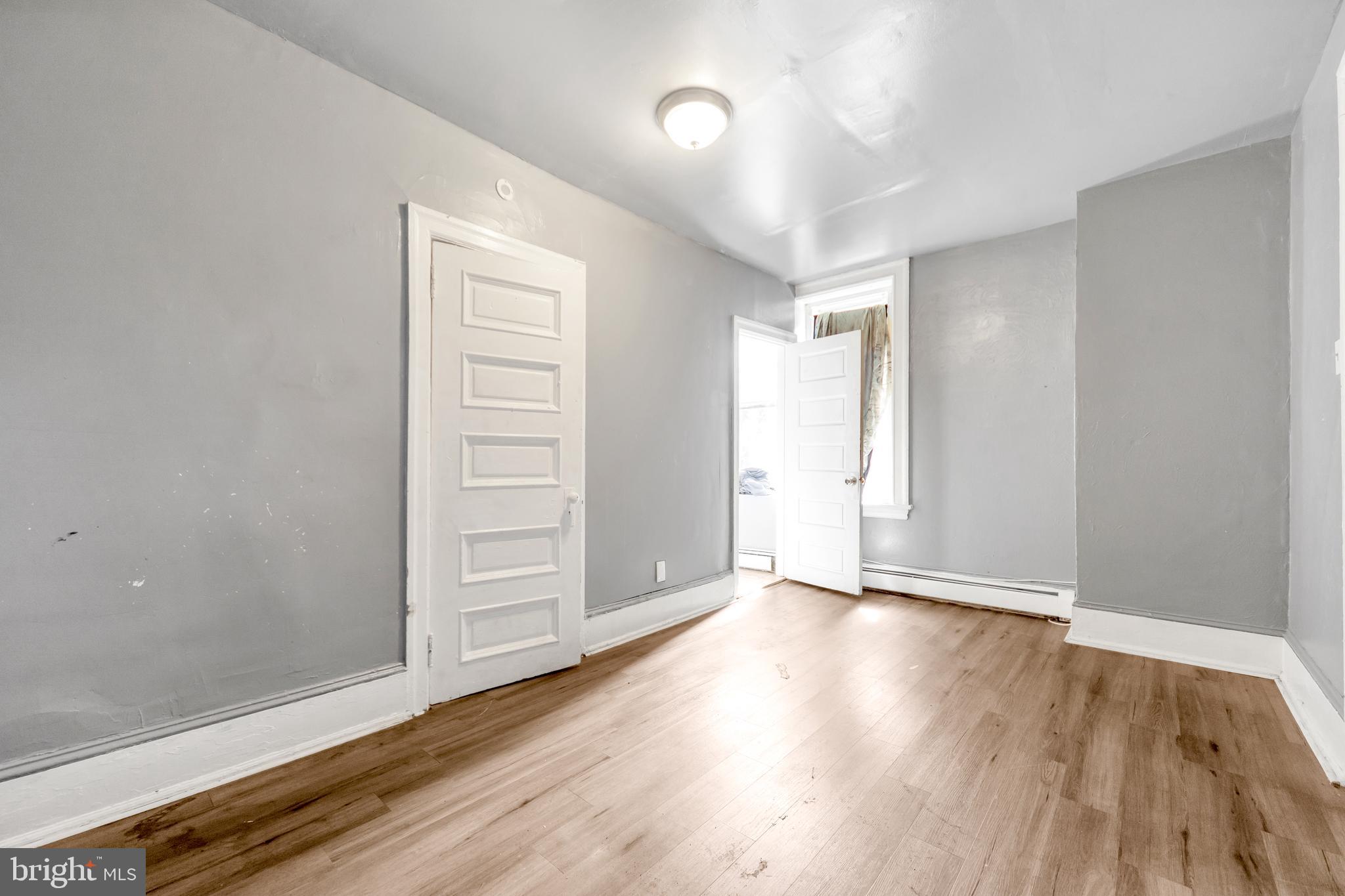 FRANKFORD - Commercial Sale