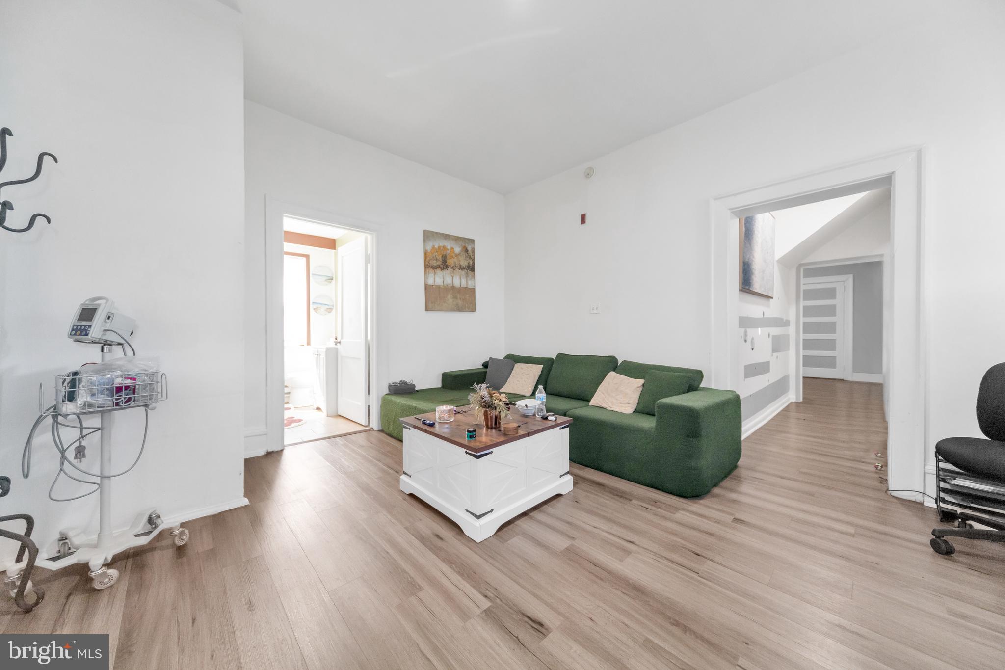 FRANKFORD - Commercial Sale