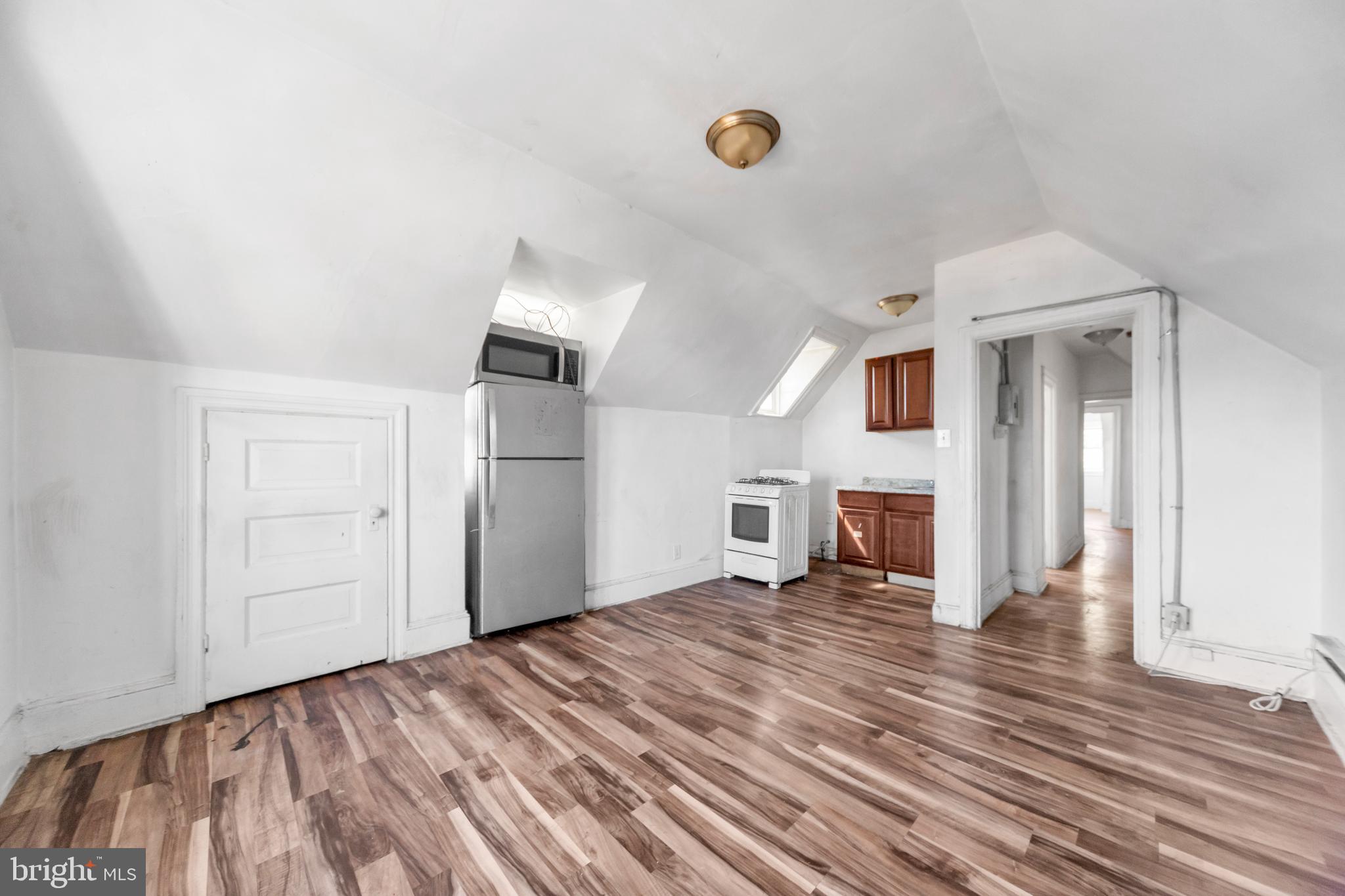 FRANKFORD - Commercial Sale