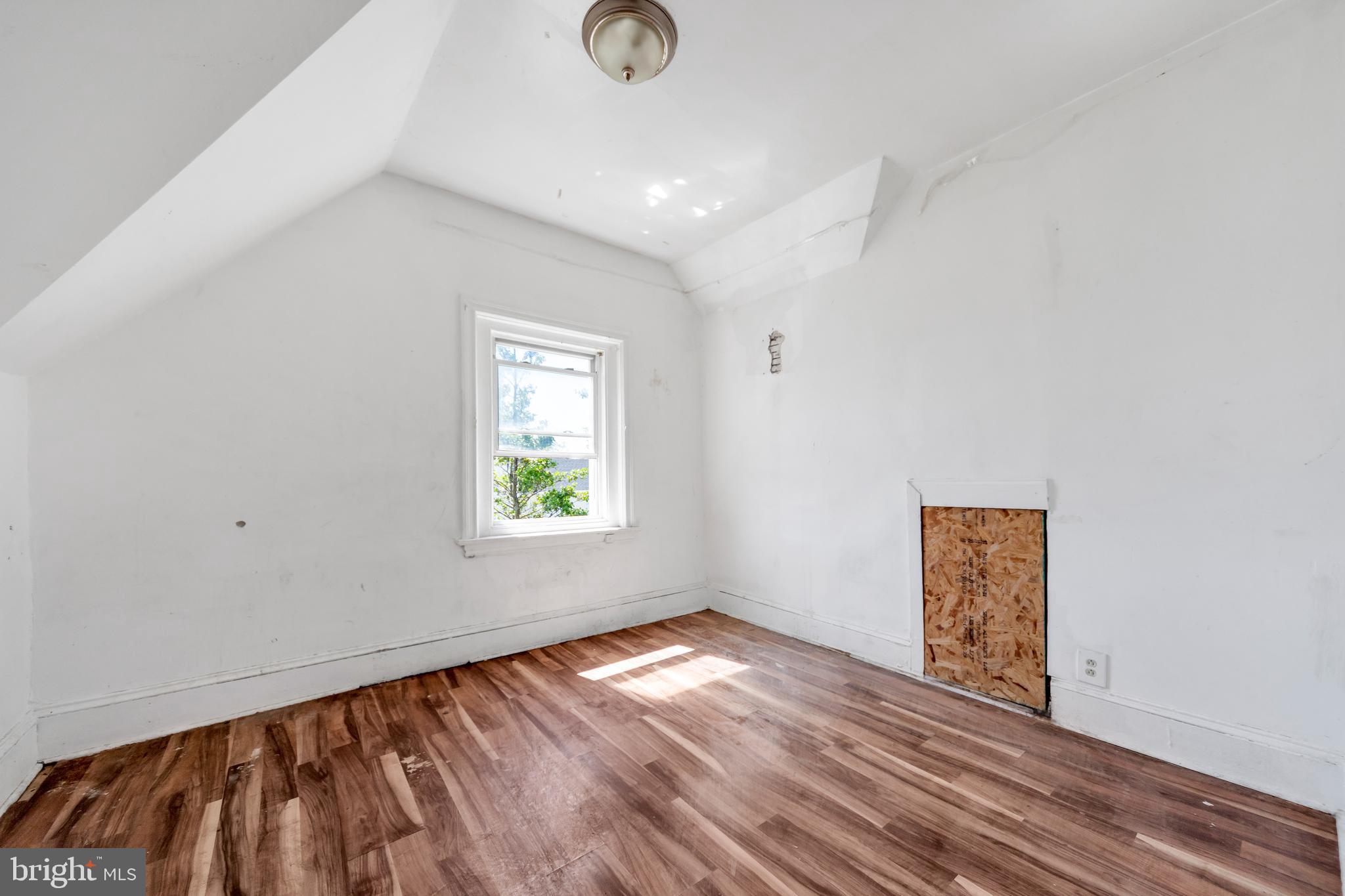 FRANKFORD - Commercial Sale
