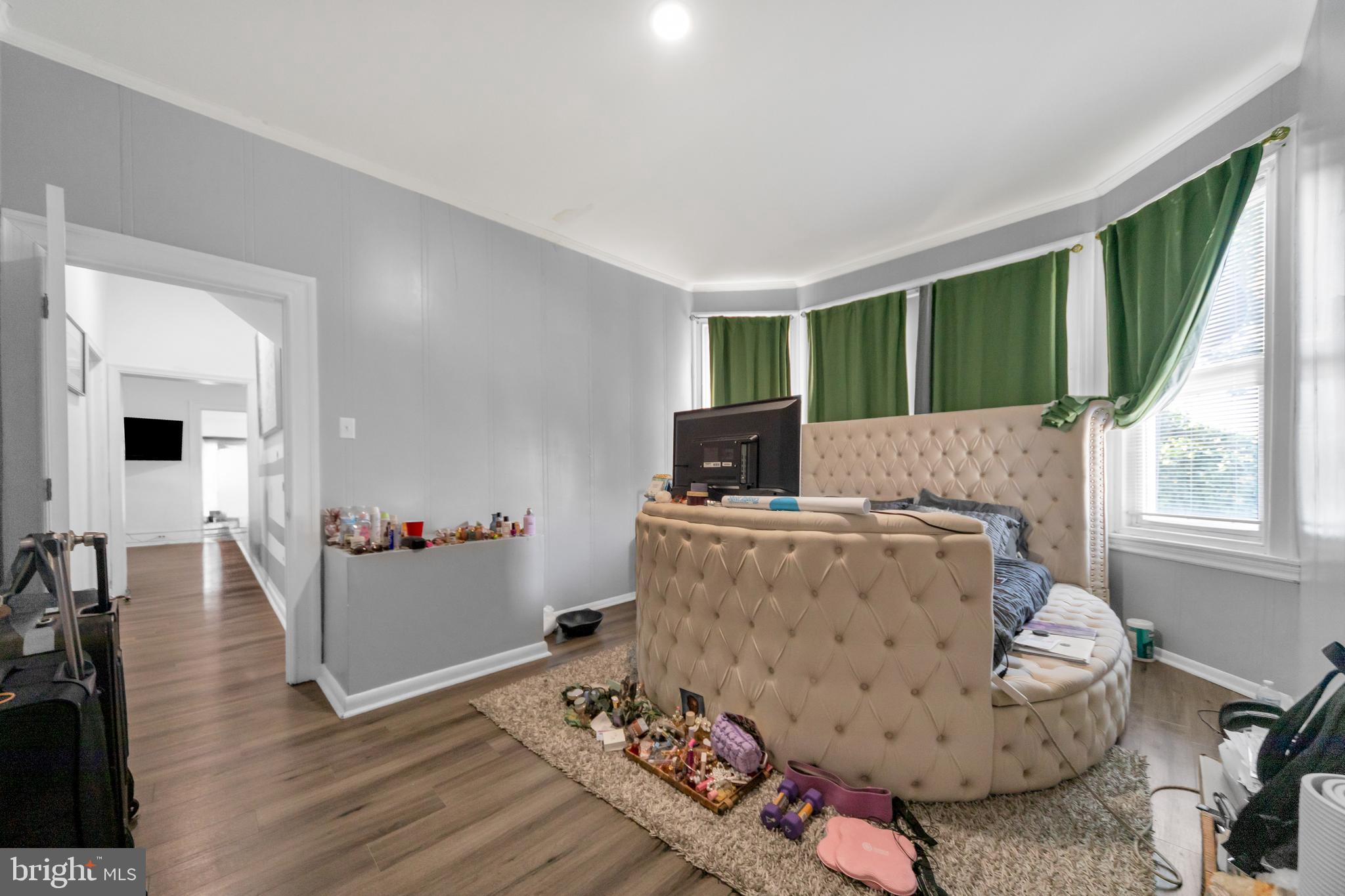 FRANKFORD - Commercial Sale