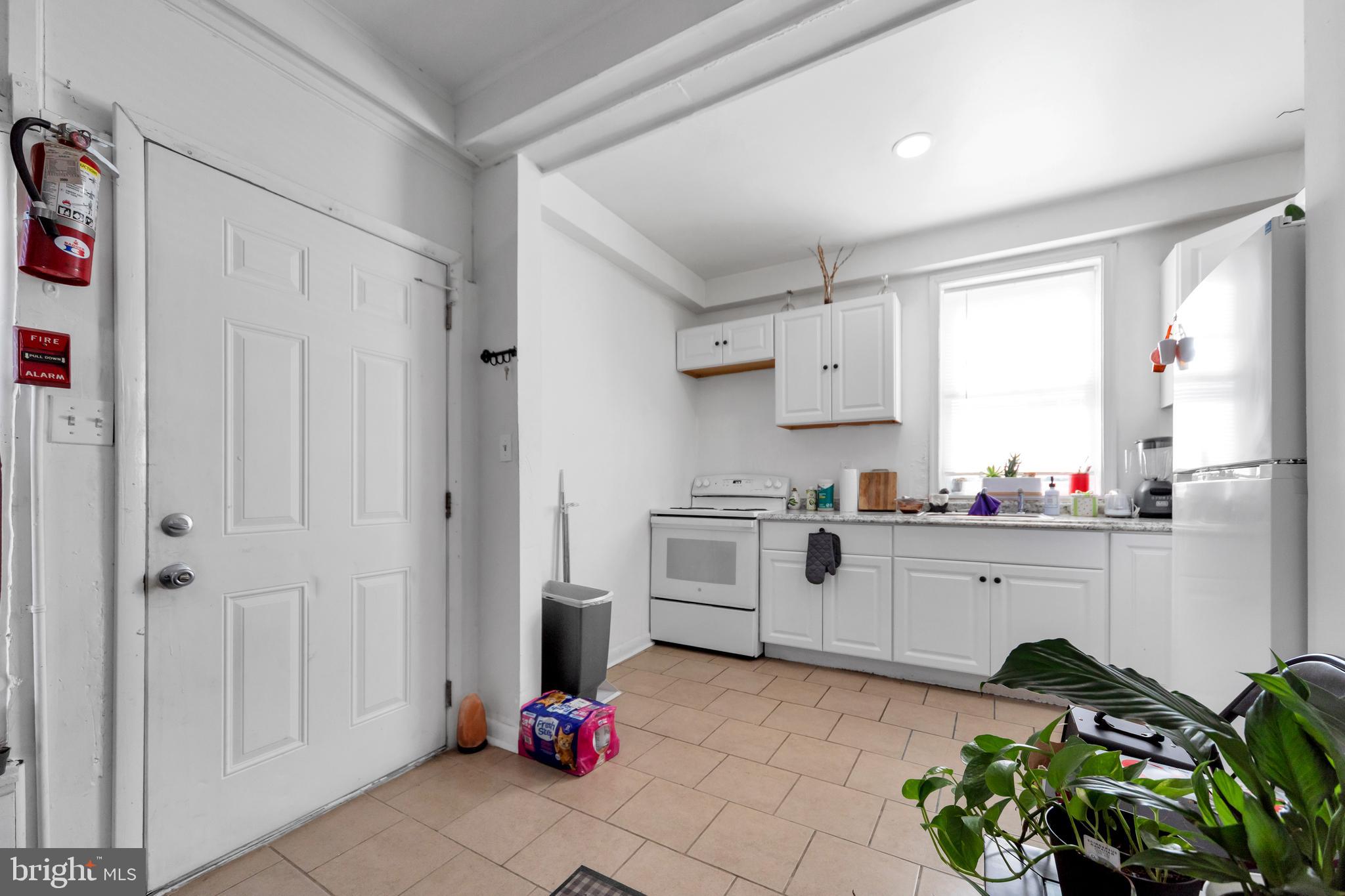 FRANKFORD - Commercial Sale