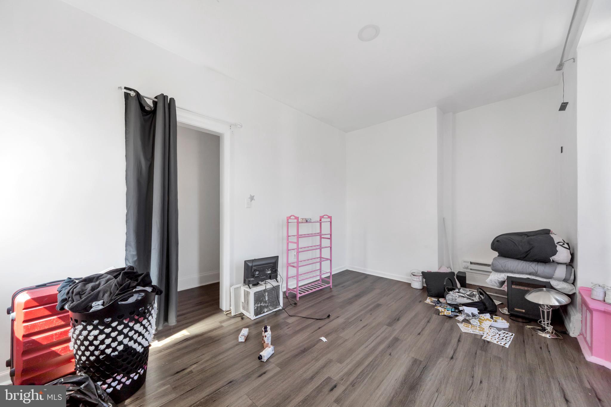 FRANKFORD - Commercial Sale