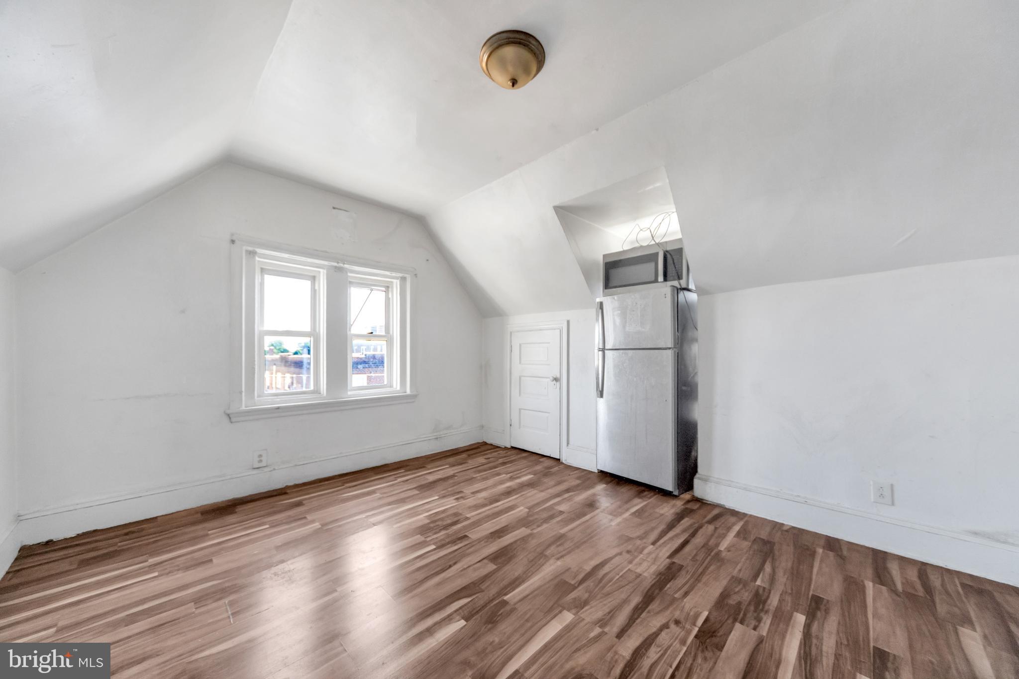 FRANKFORD - Commercial Sale