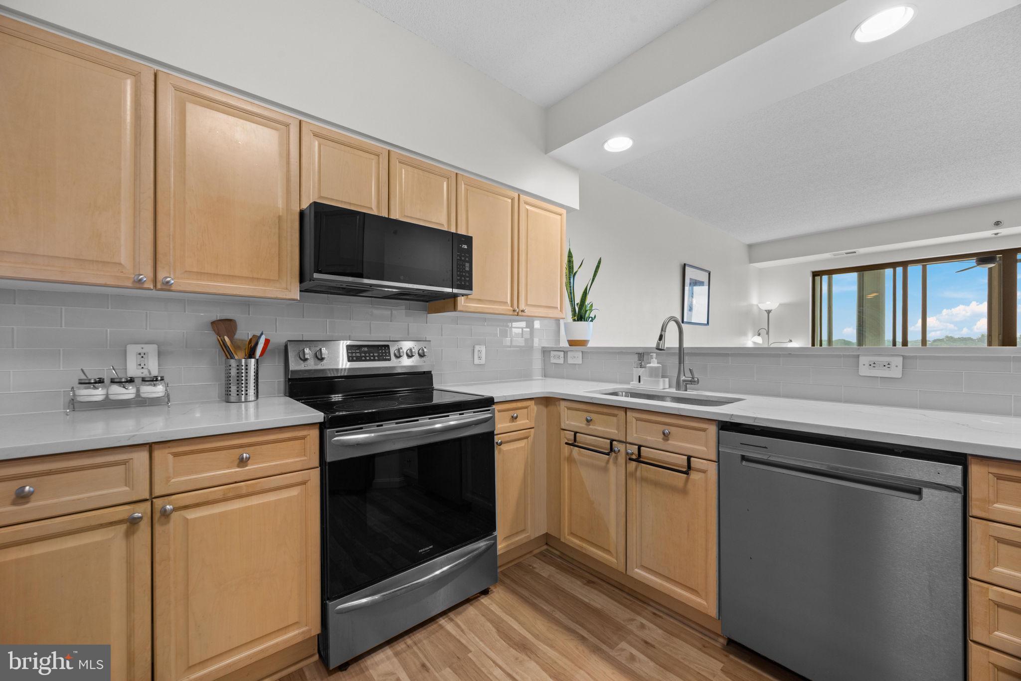 LEISURE WORLD - Residential