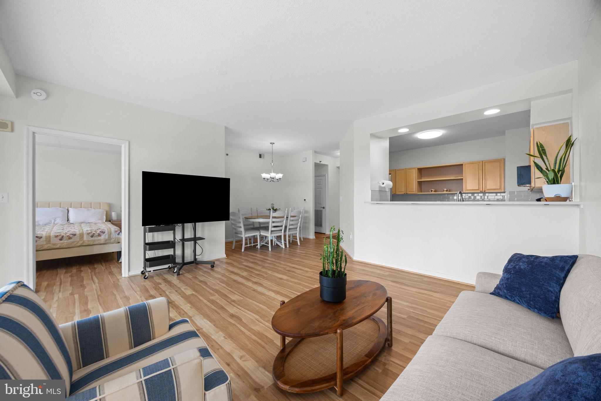 LEISURE WORLD - Residential