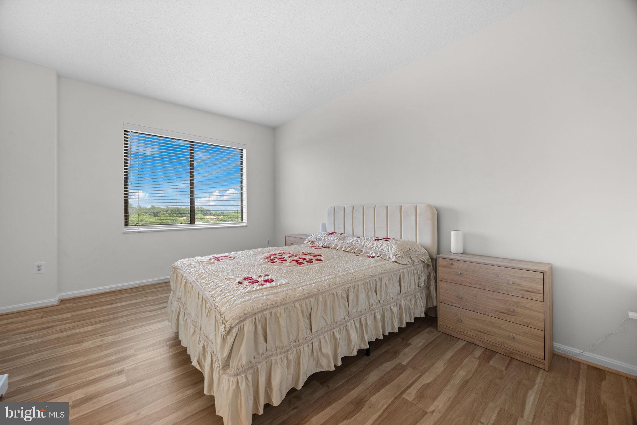 LEISURE WORLD - Residential