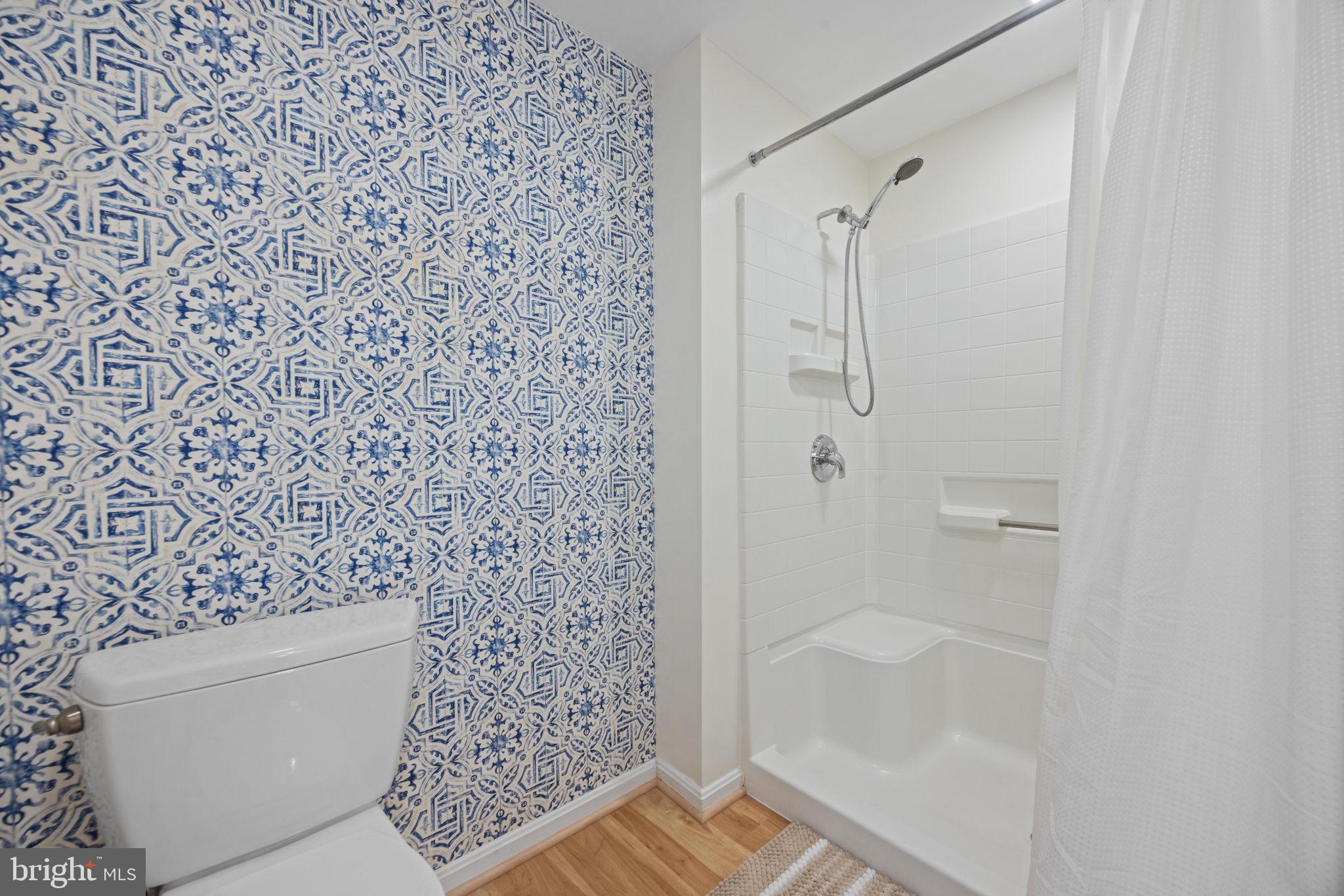 LEISURE WORLD - Residential