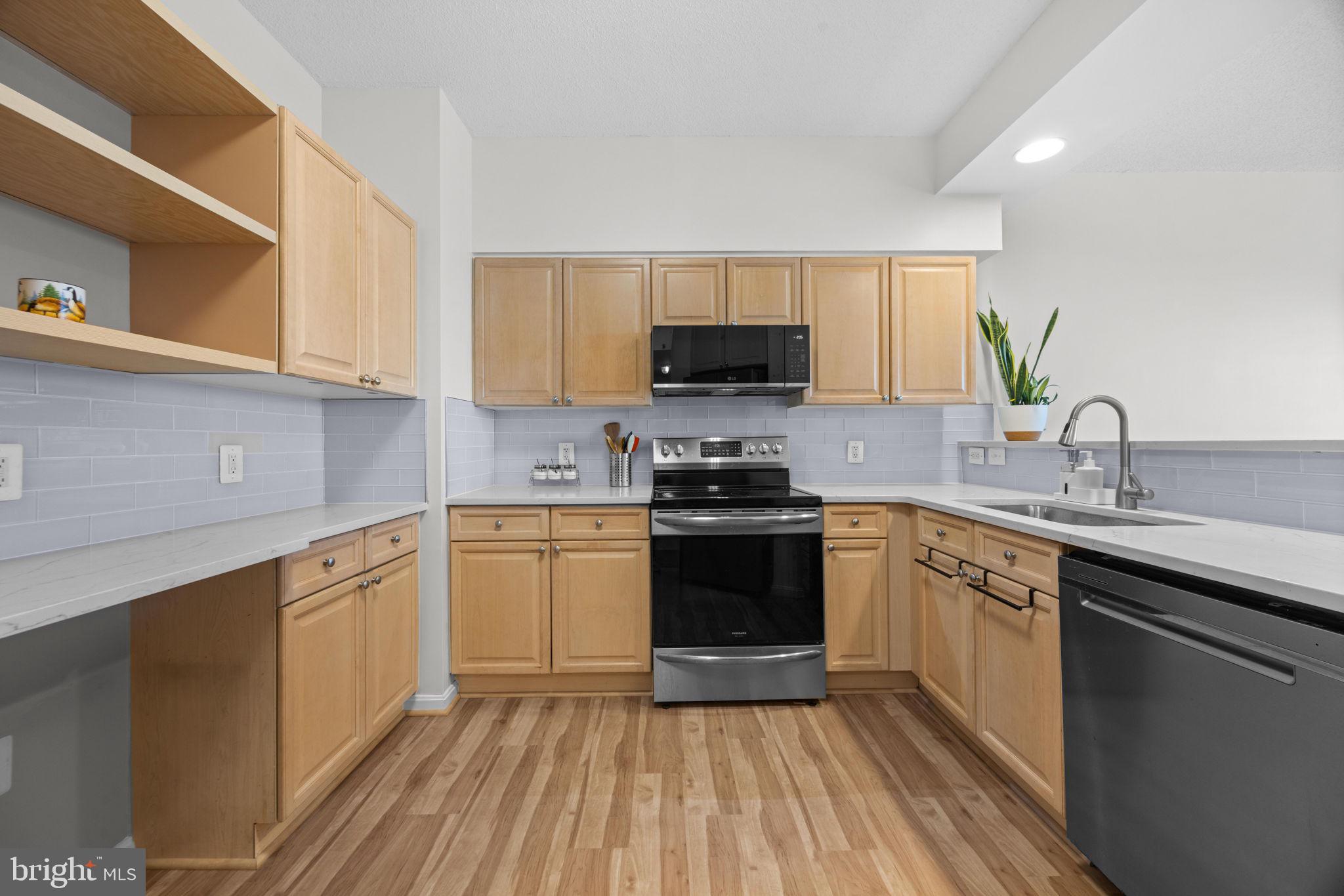 LEISURE WORLD - Residential