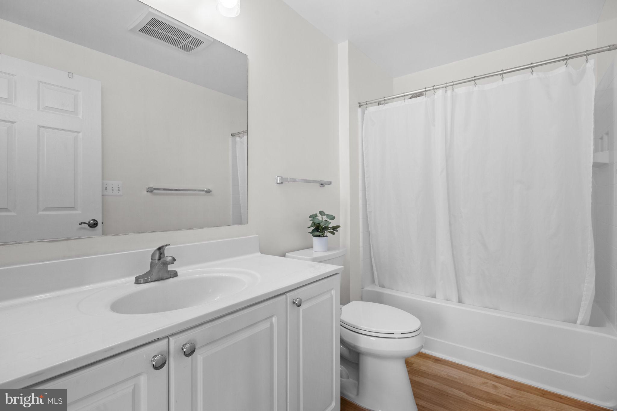 LEISURE WORLD - Residential