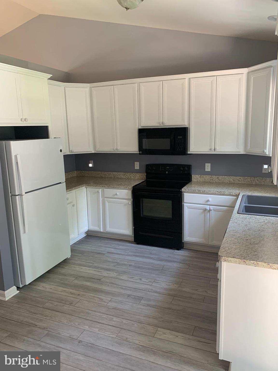 WESTMORELAND SHORES - Residential Lease