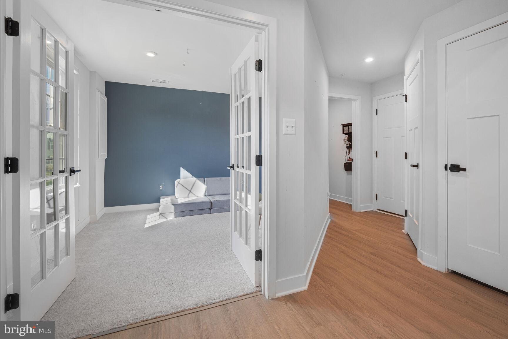 MONTGOMERY VILLAGE - Residential Lease