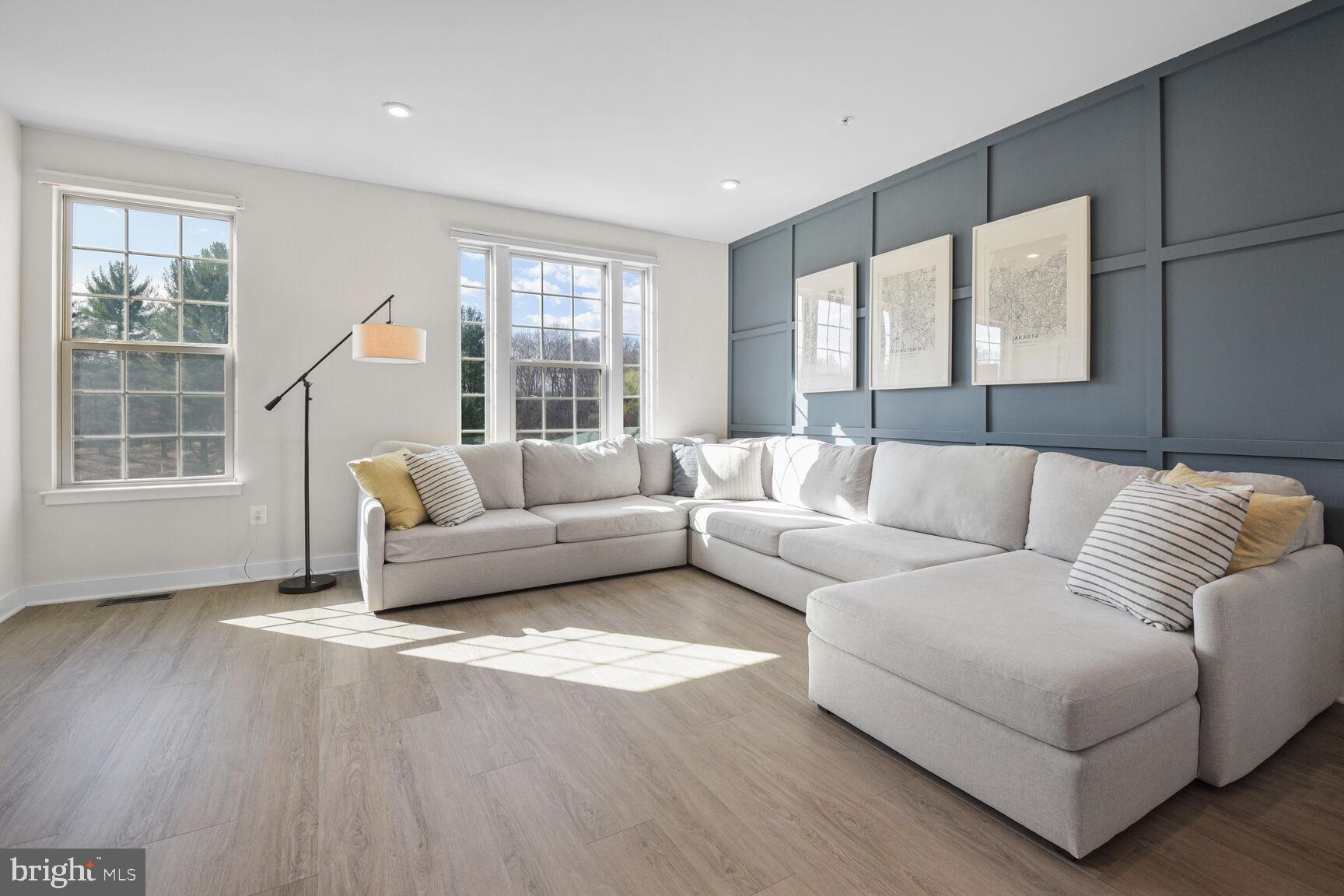 MONTGOMERY VILLAGE - Residential Lease