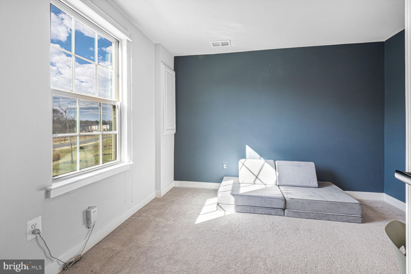 MONTGOMERY VILLAGE - Residential Lease