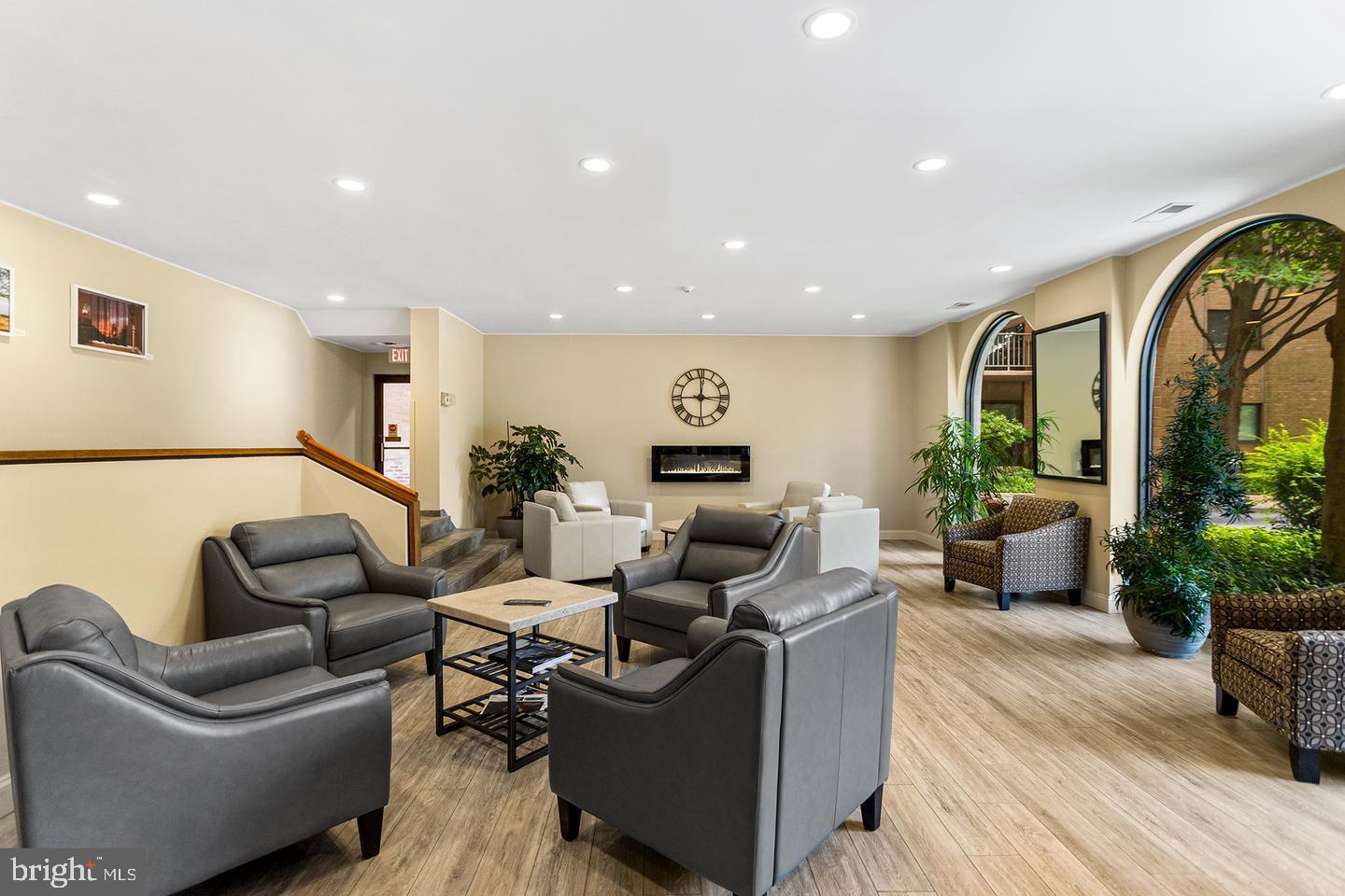 HOLLY HOUSE - Residential