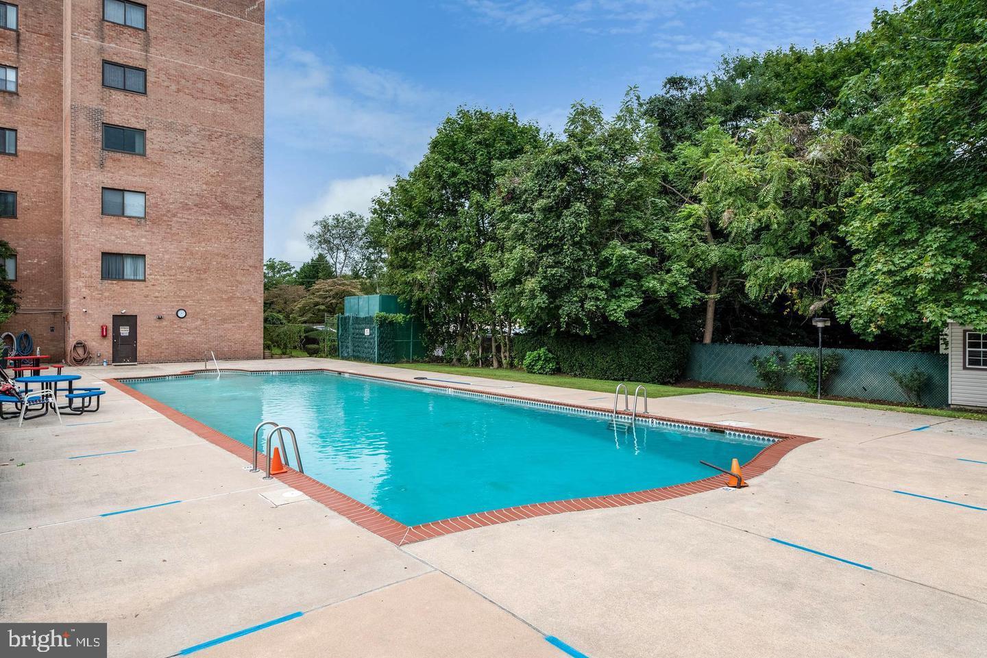 HOLLY HOUSE - Residential