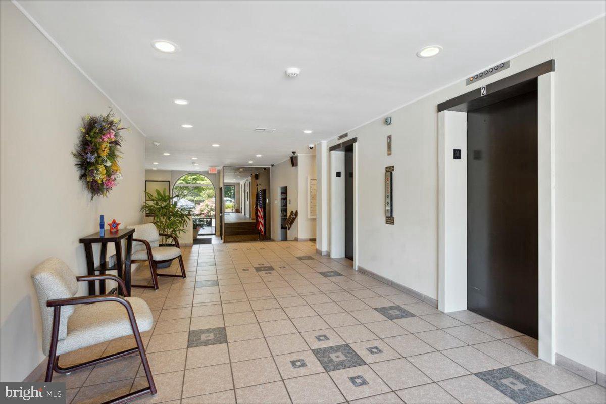 HOLLY HOUSE - Residential